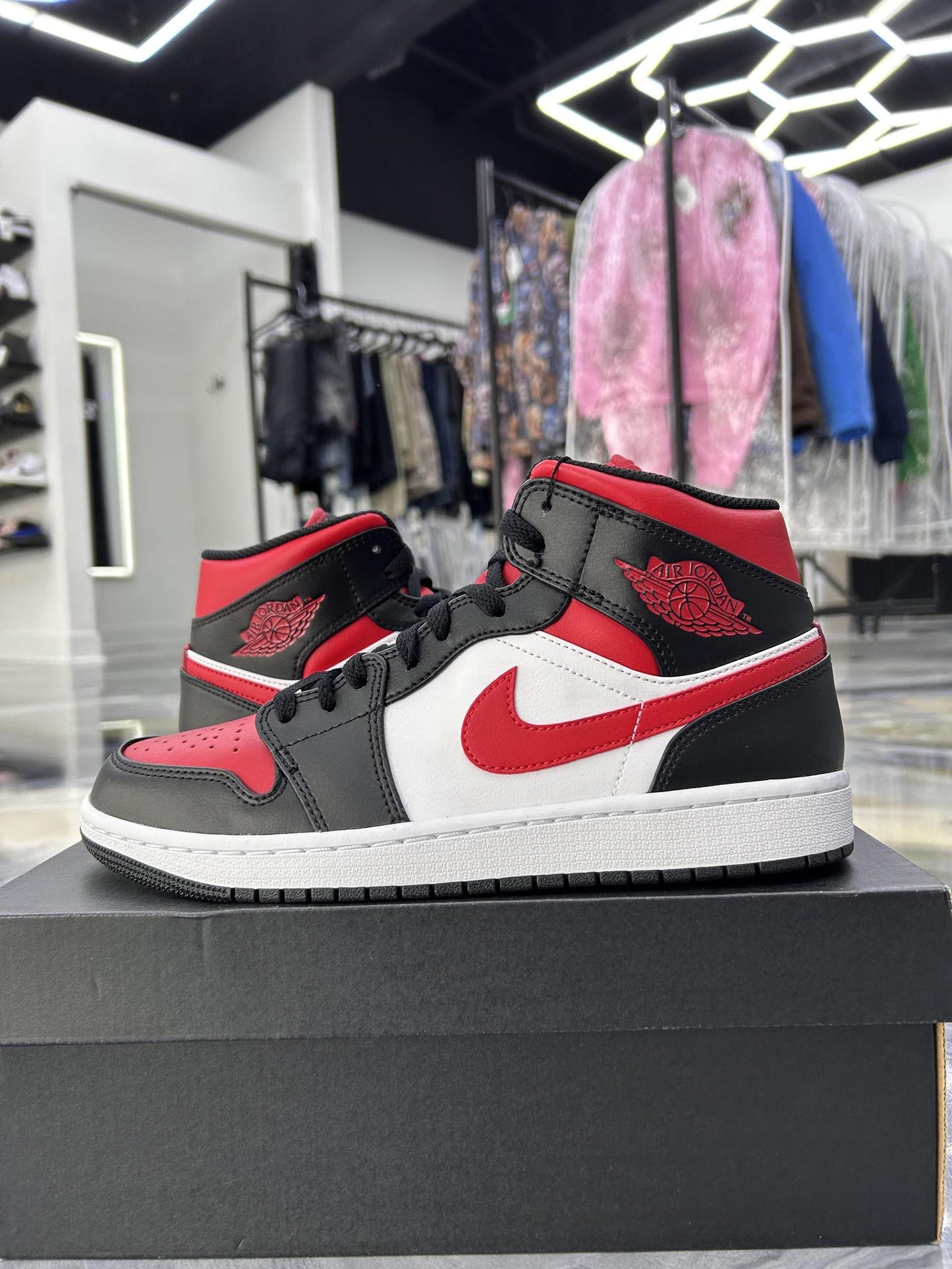 Jordan 1 Mid "White Black Red" Used Size 9