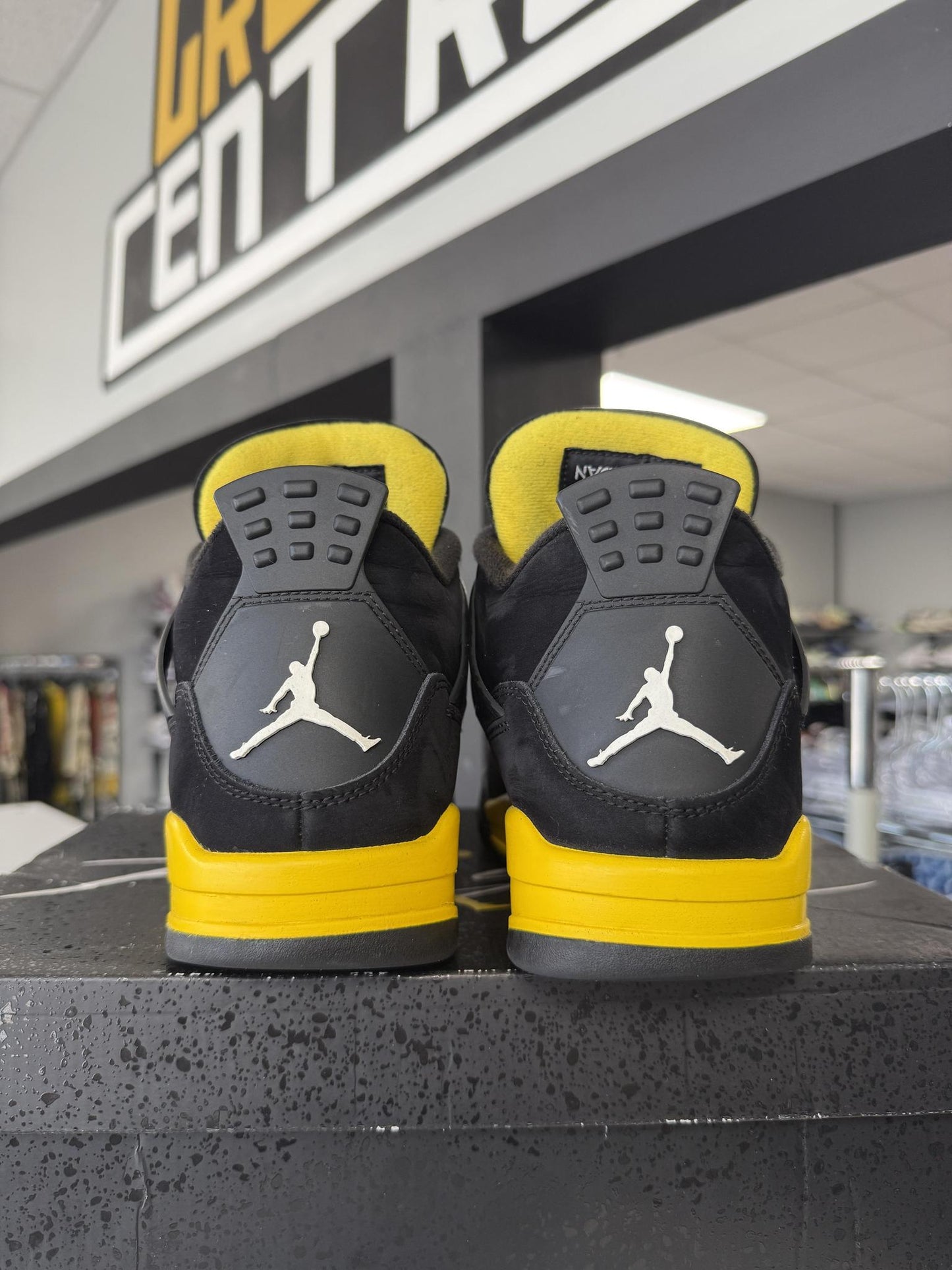 Jordan 4 "Thunder" Used Size 10.5