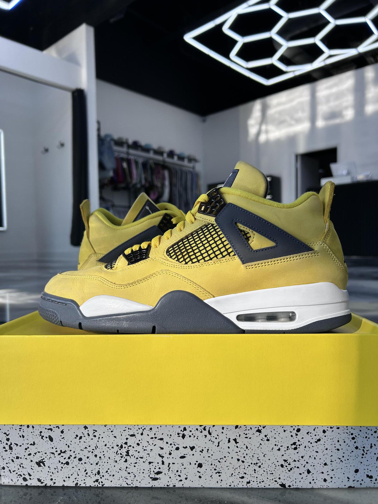 Jordan 4 "Lightning" Used Size 12