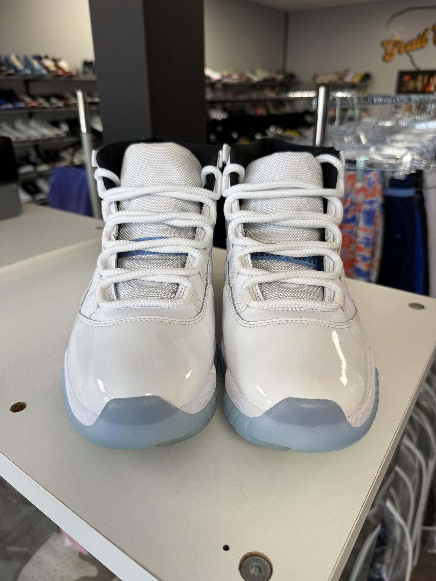 Jordan 11 "Legend Blue" Used Size 9