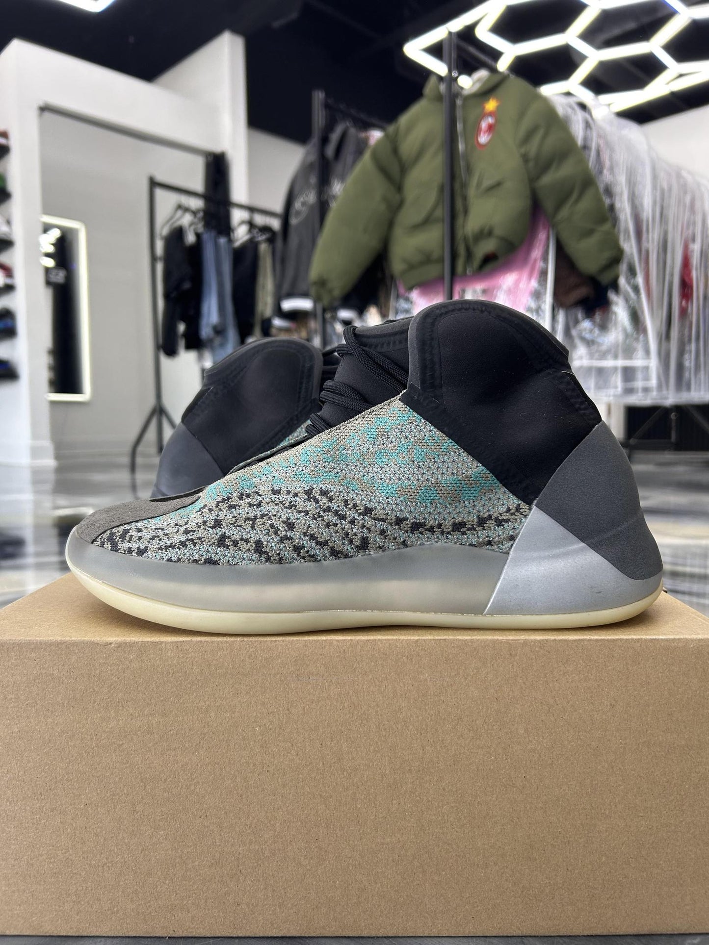 Yeezy Quantum Sea Teal Used Size 9