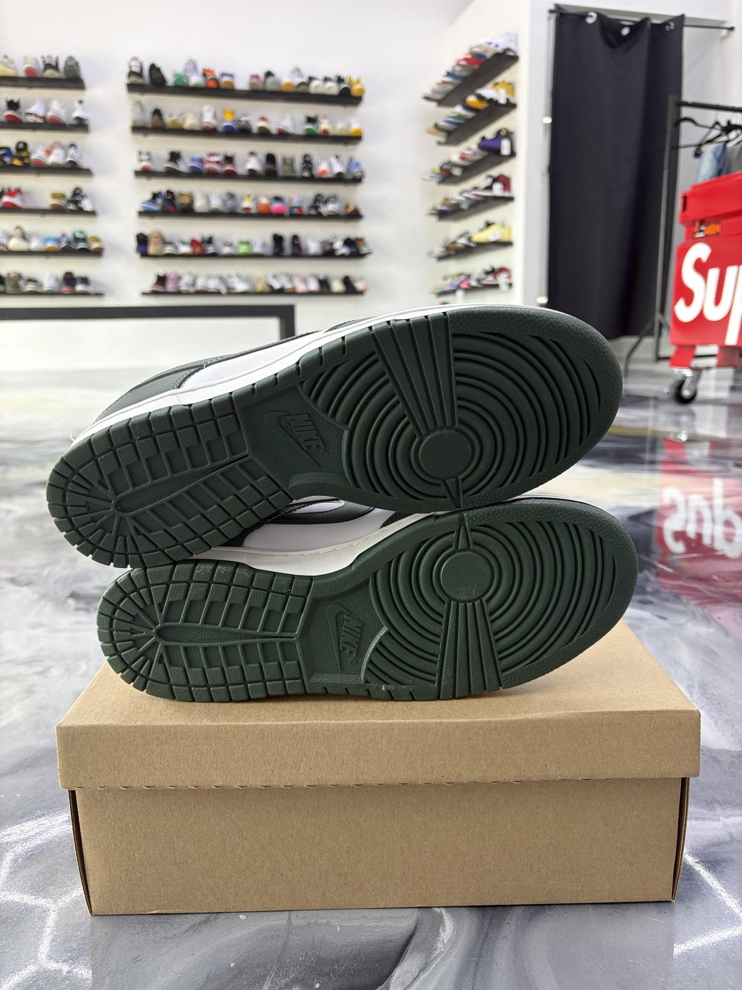 Nike Dunk Low "Vintage Green" Used Size 11.5