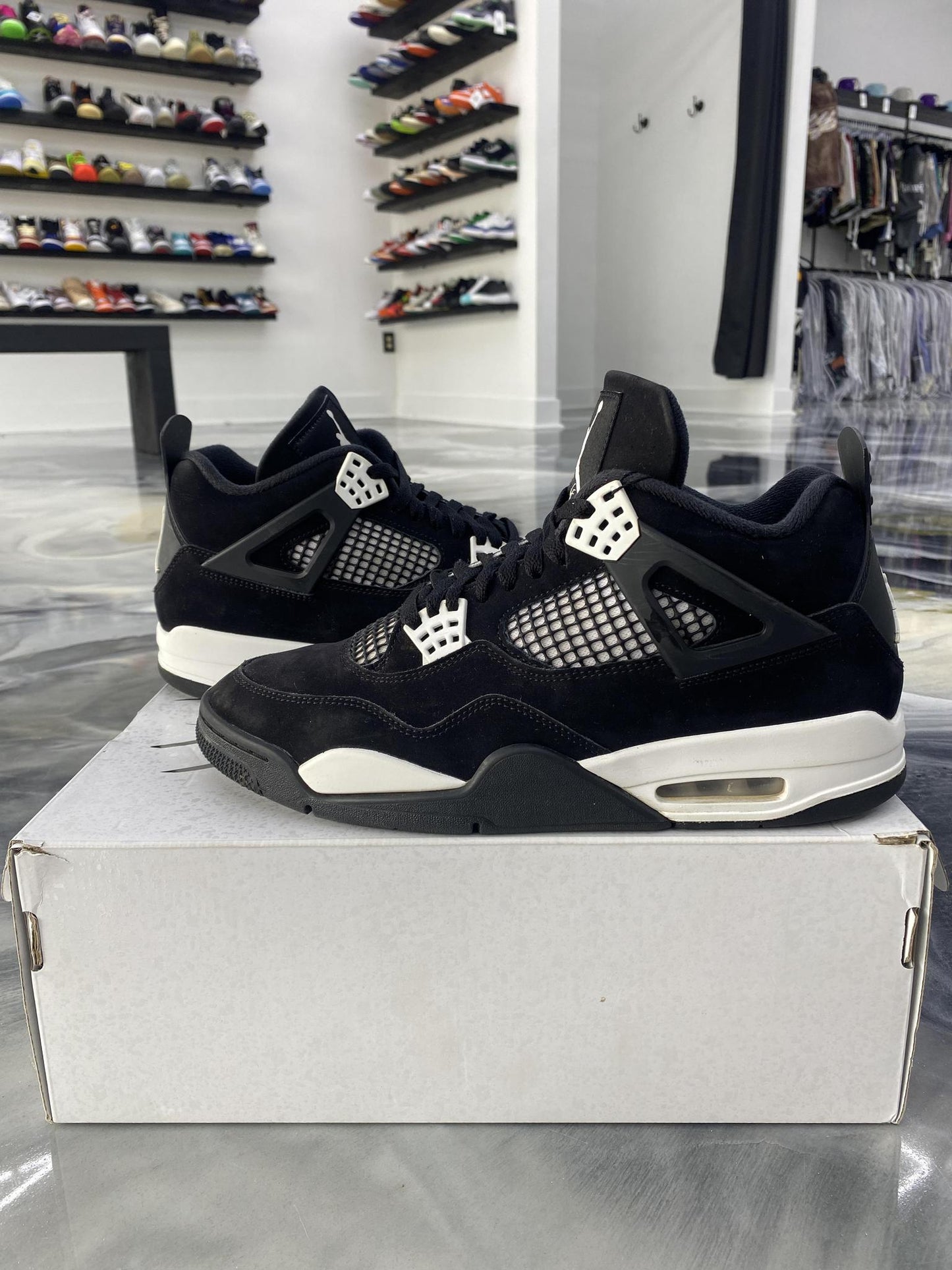 Jordan 4 "White Thunder" Used Size 11