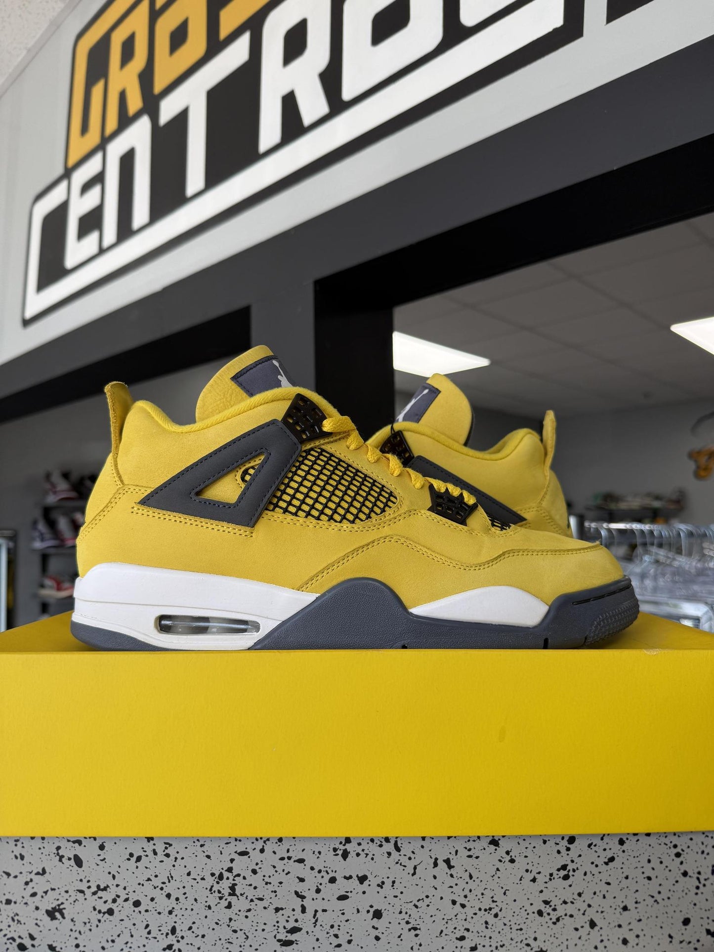 Jordan 4 "Lightning" Used Size 12