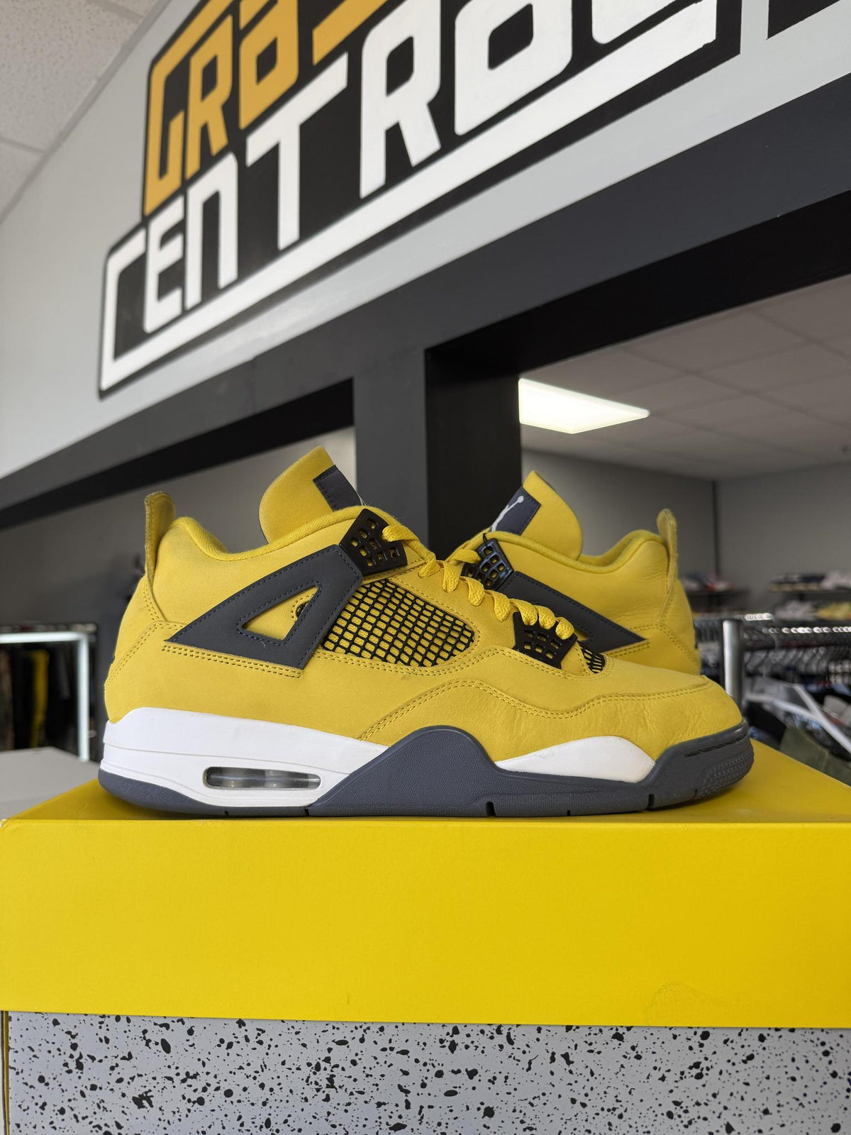 Jordan 4 "Lightning" Used Size 13
