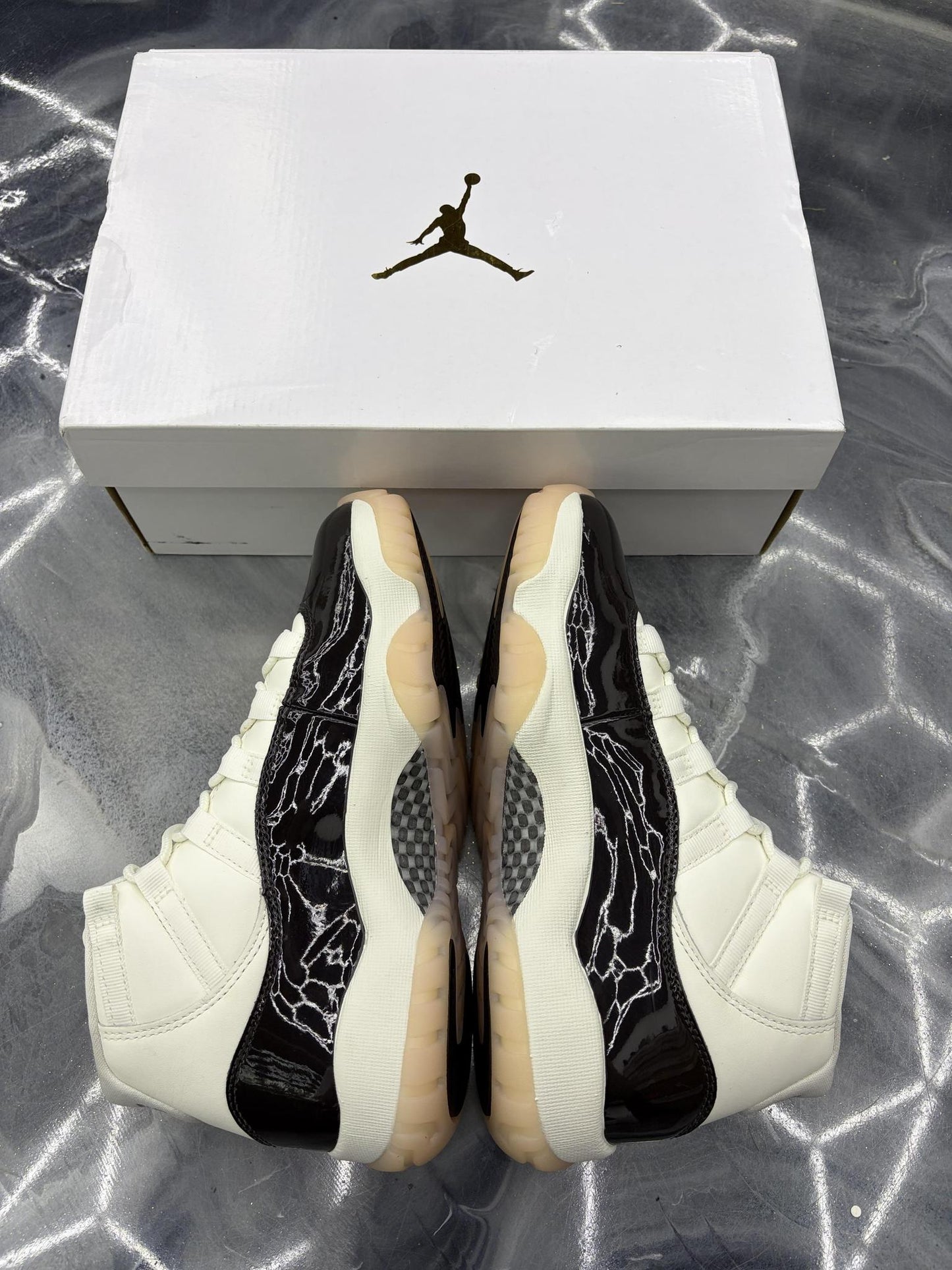 Jordan 11 "Neapolitan" Used Size 5.5Y/7W