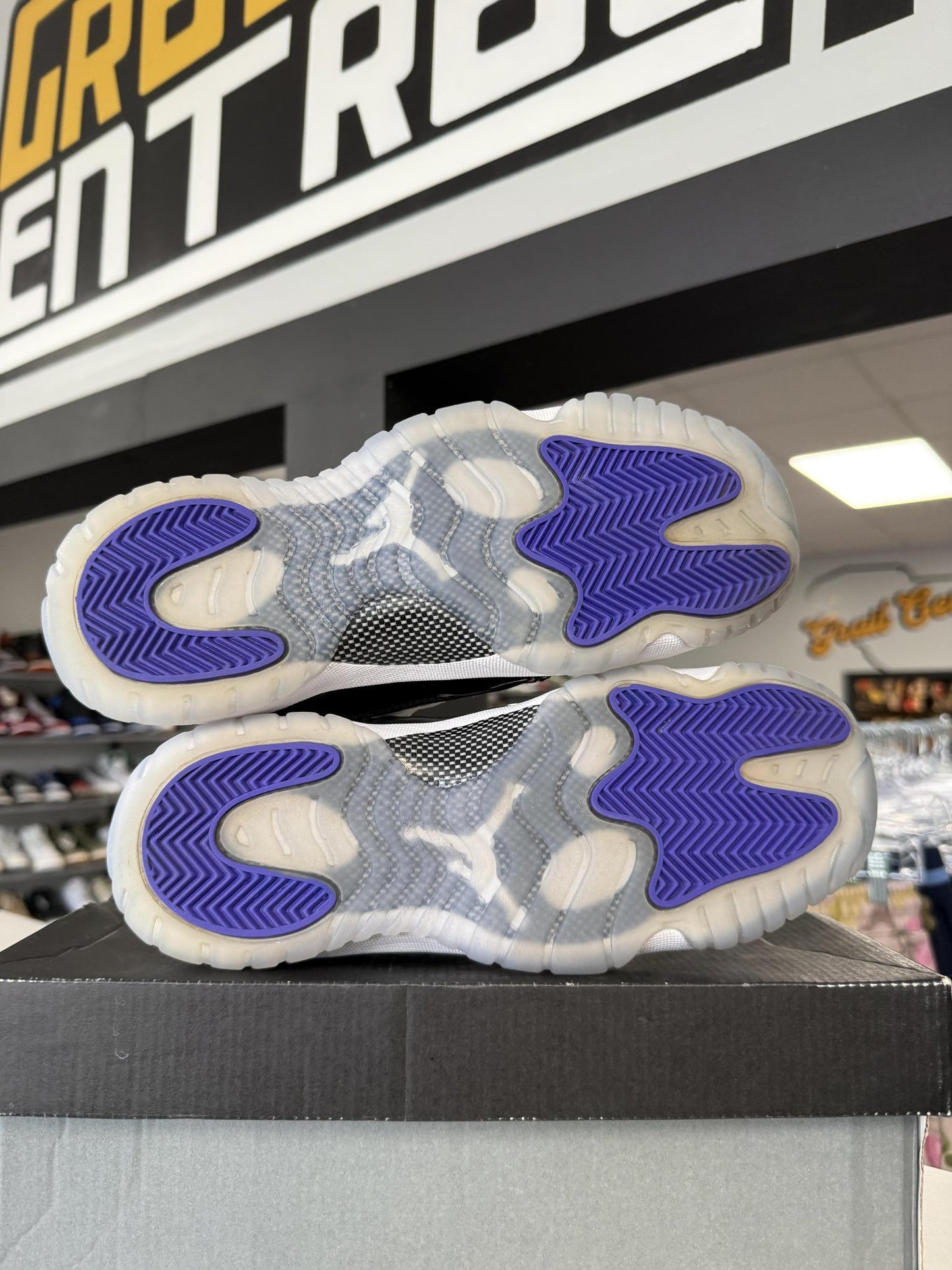 Jordan 11 "Concord" Used Size 7Y/8.5W