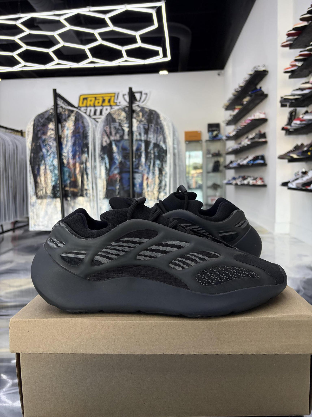 Yeezy 700 V3 "Dark Glow" Used Size 14