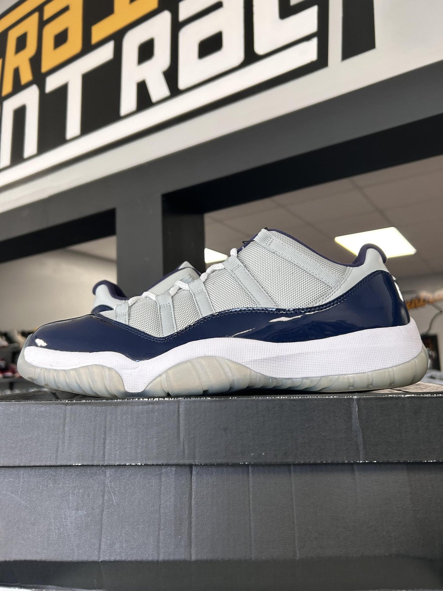 Jordan 11 Low "Georgetown" Used Size 13