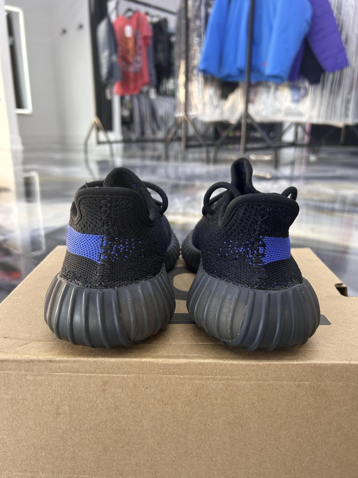 Adidas Yeezy 350 V2 "Dazzling Blue" Used Size 4Y/5.5W