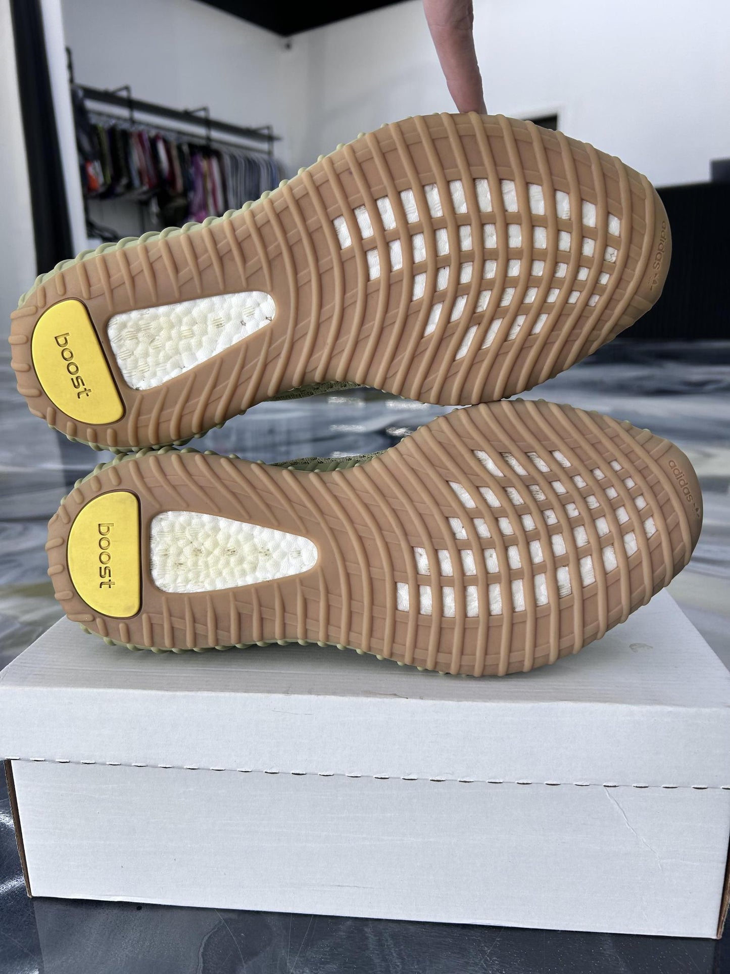 Yeezy 350 V2 "Sulfur" Used Size 12.5