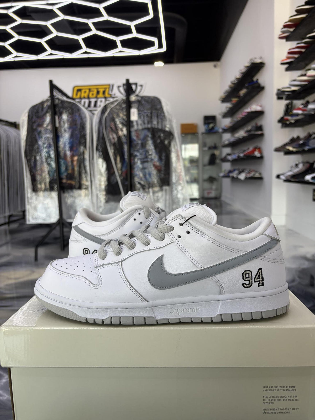 Nike SB Supreme "White Grey" Used Size 10.5