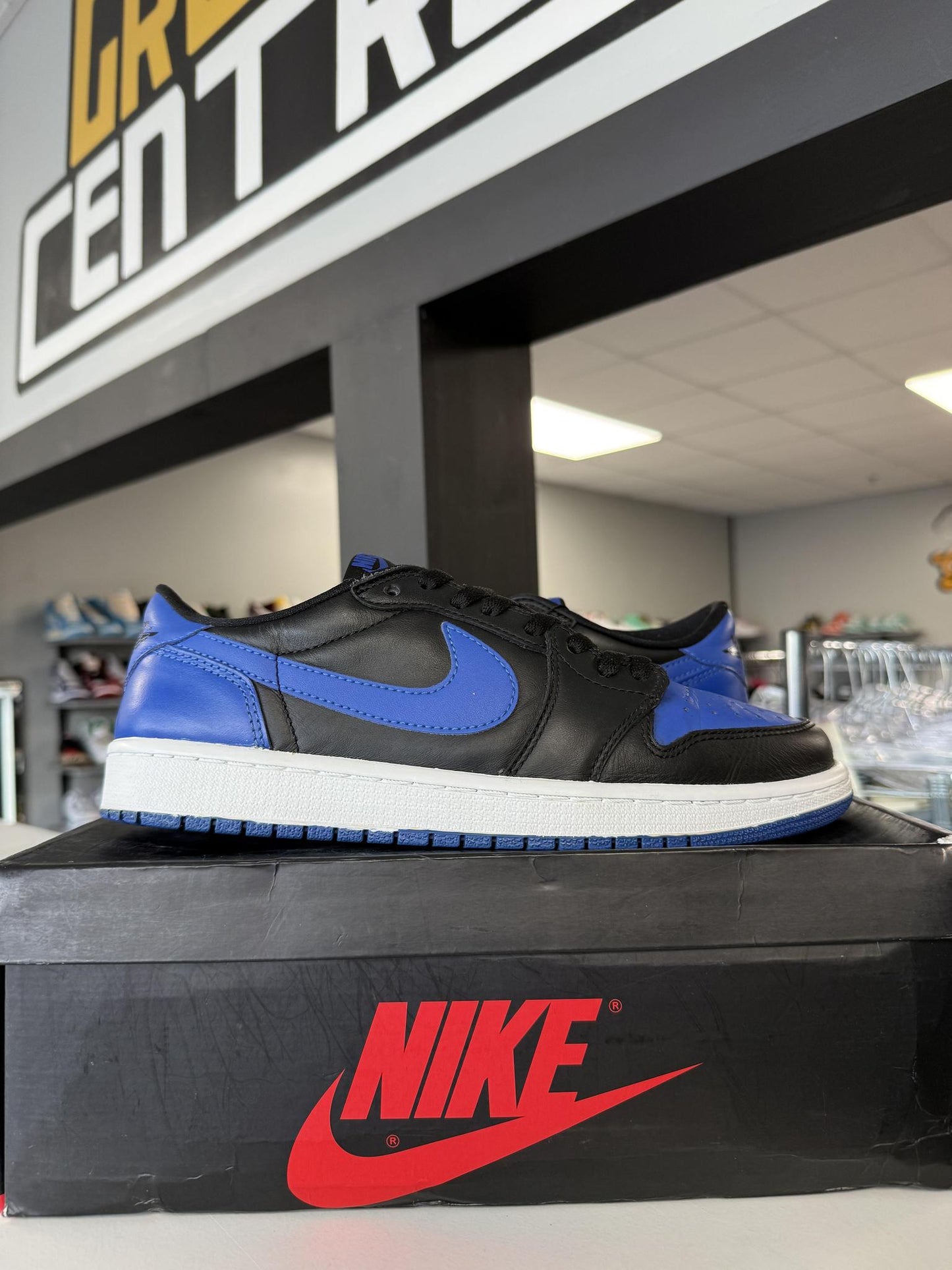 Jordan 1 Low "Royal" Used Size 9