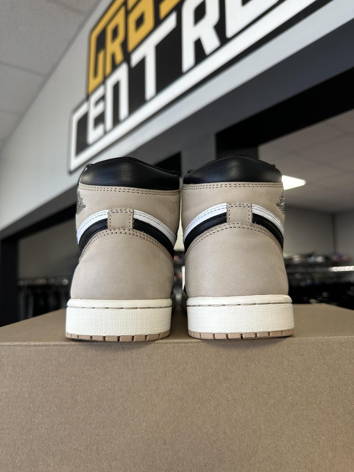 Jordan 1 "Latte" Size 7Y/8.5W Used