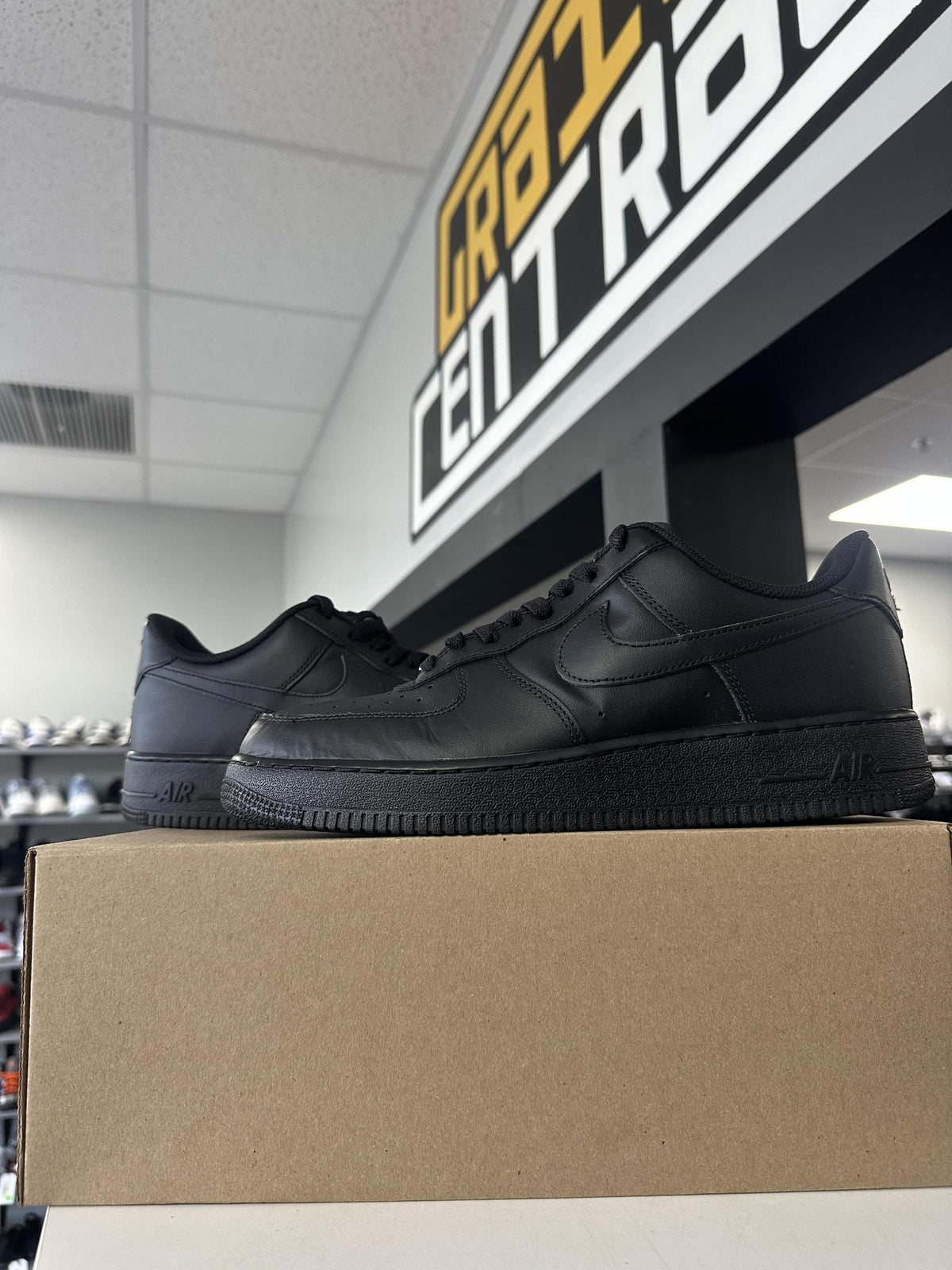 Nike Air Force 1 Low "Black" 10.5 Used