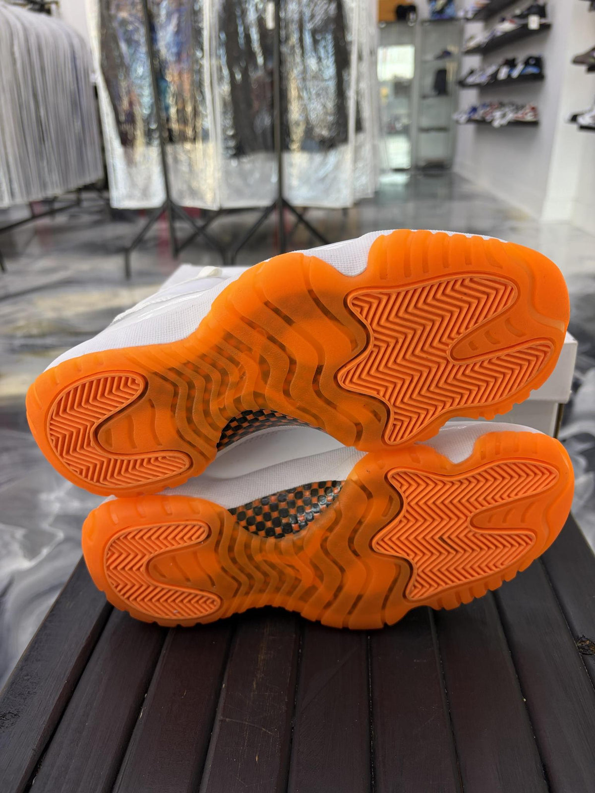 Jordan 11 Low "Citrus" Used Size 6Y/7.5W