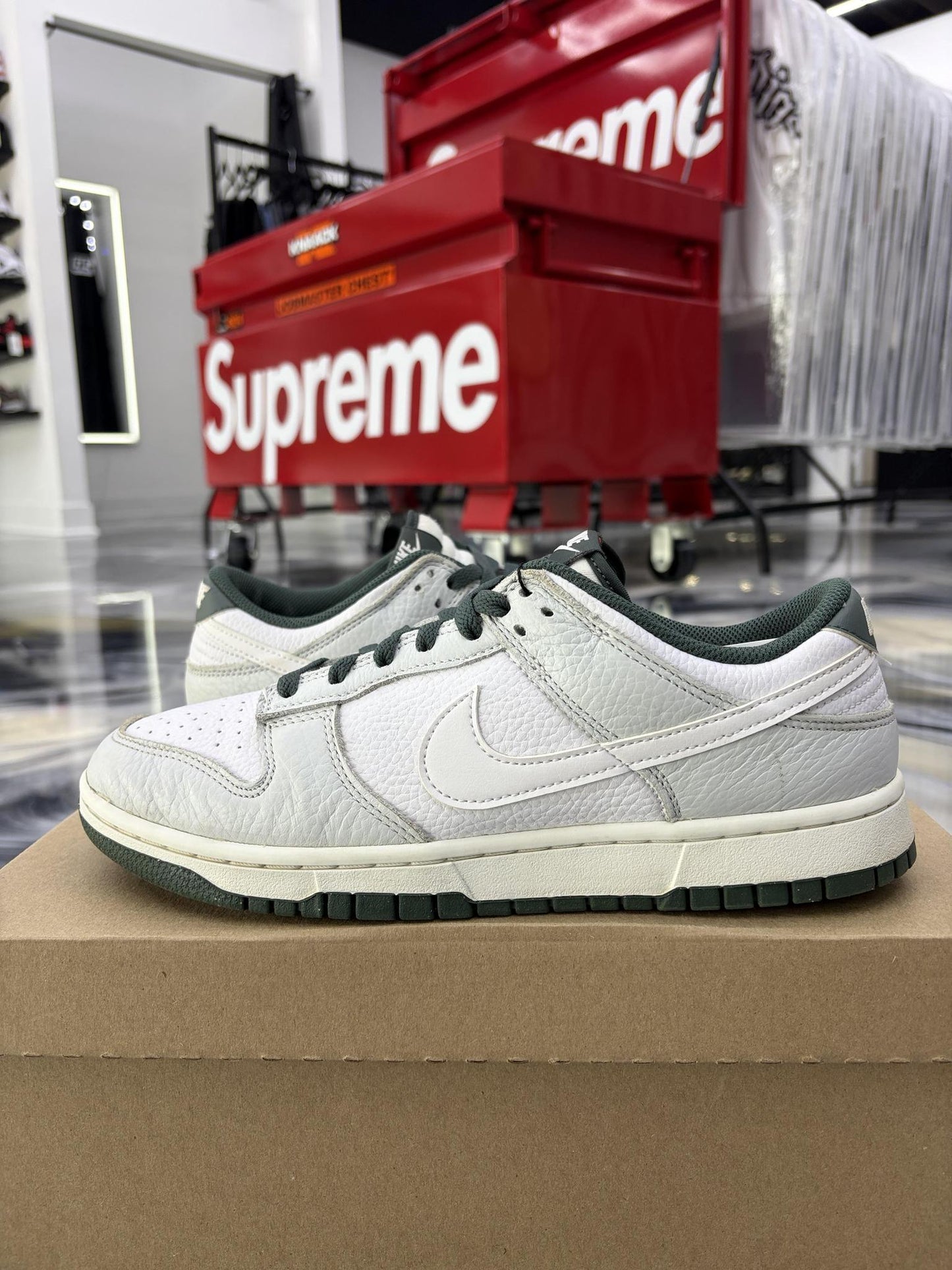 Nike Dunk Low "Vintage Green" Used Size 9.5
