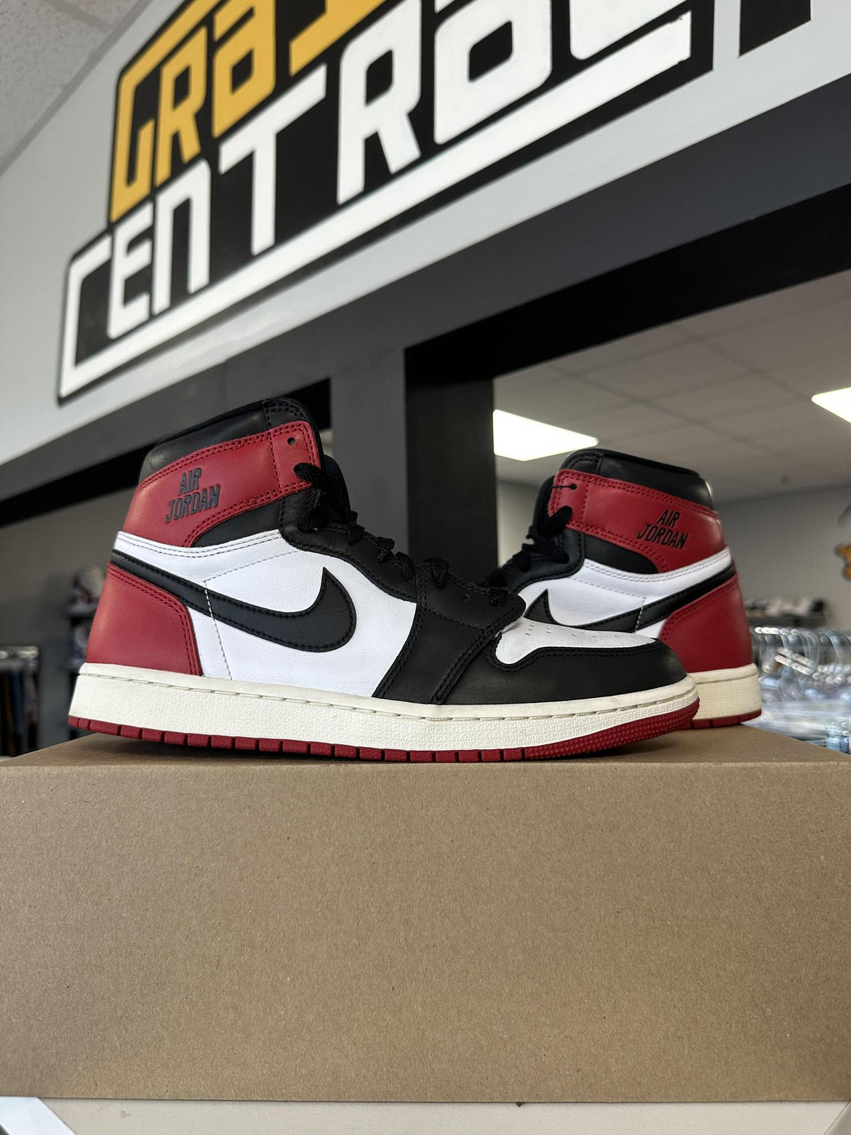Jordan 1 Black Toe Used