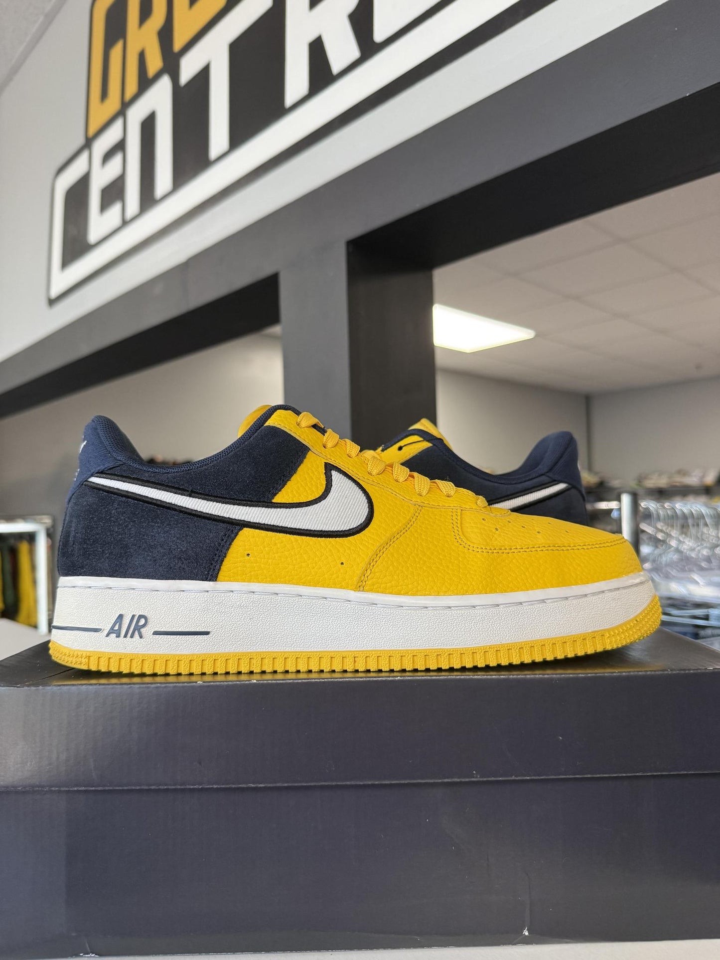 Nike AF1 Low "Obsidian Yellow" Used Size 10.5