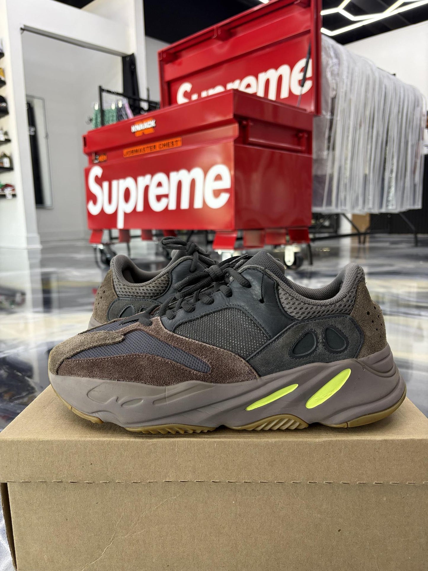 Yeezy 700 "Mauve" Used Size 12