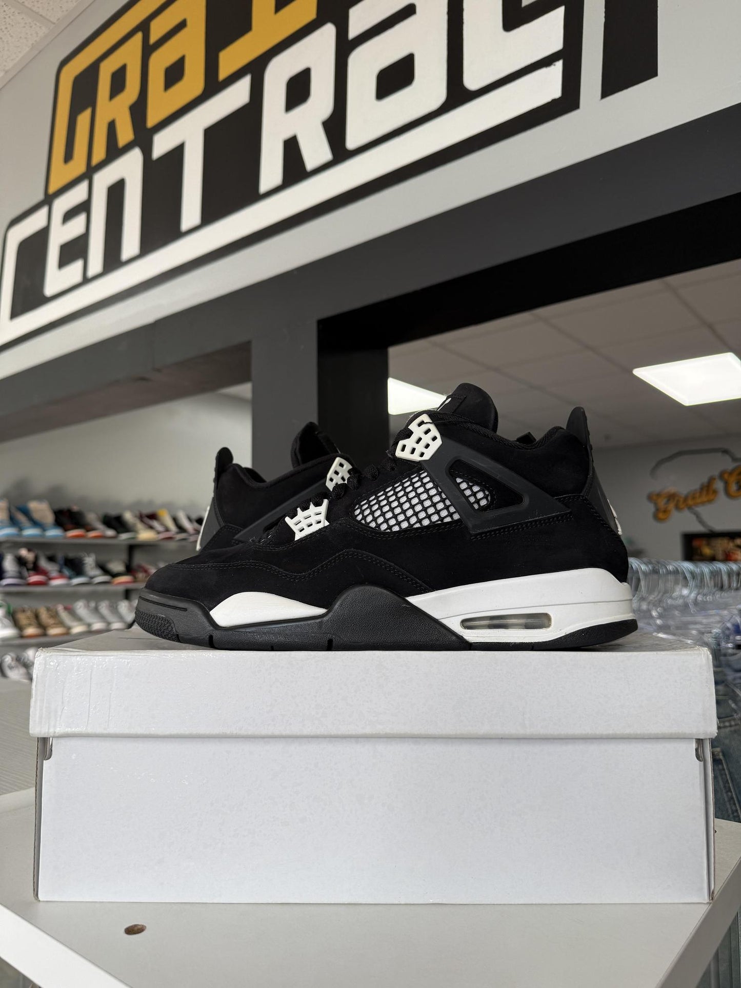 Jordan 4 "White Thunder" Used Size 11