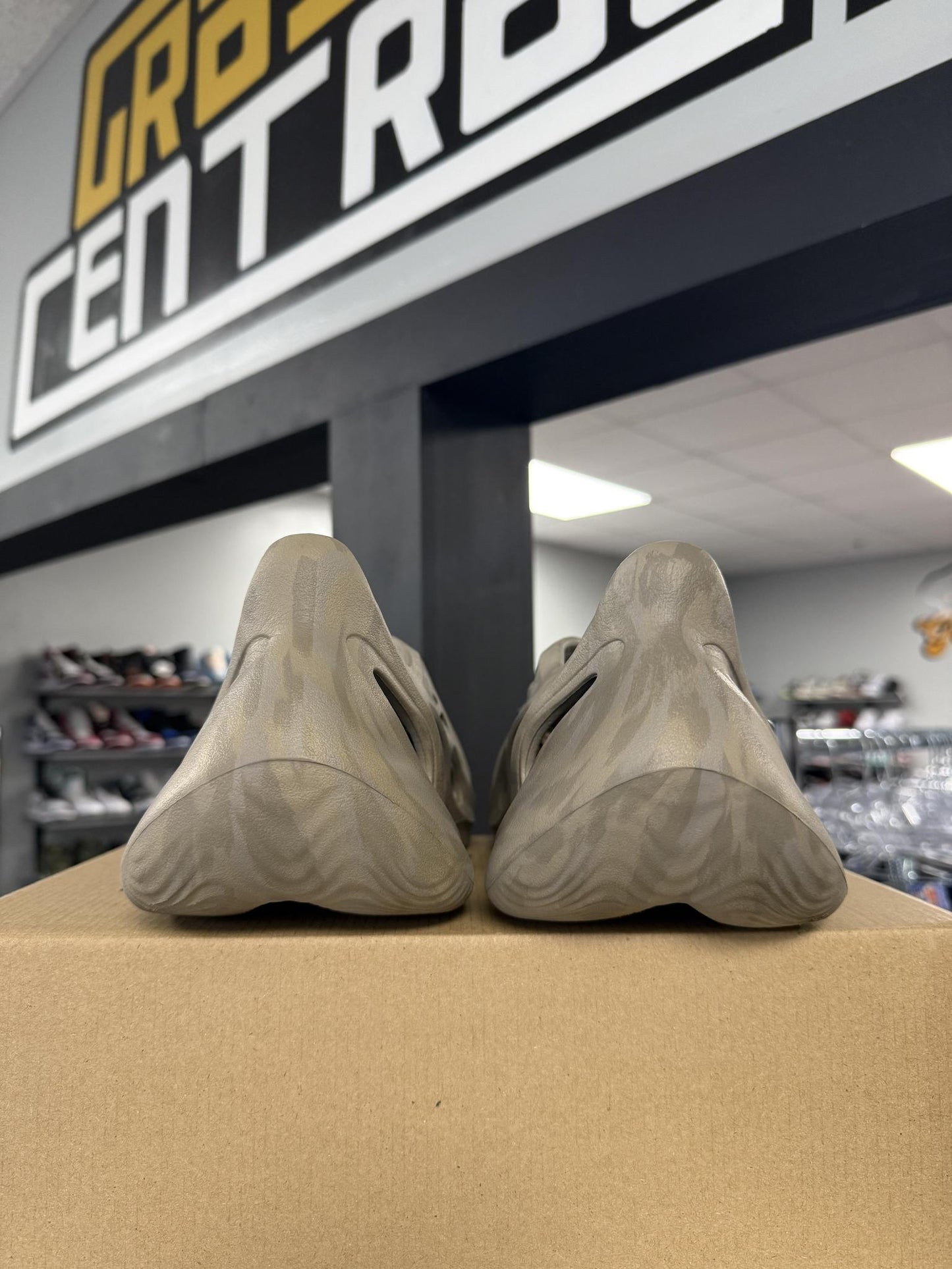 Yeezy foam RNR "Stone Sage" Used Size 11