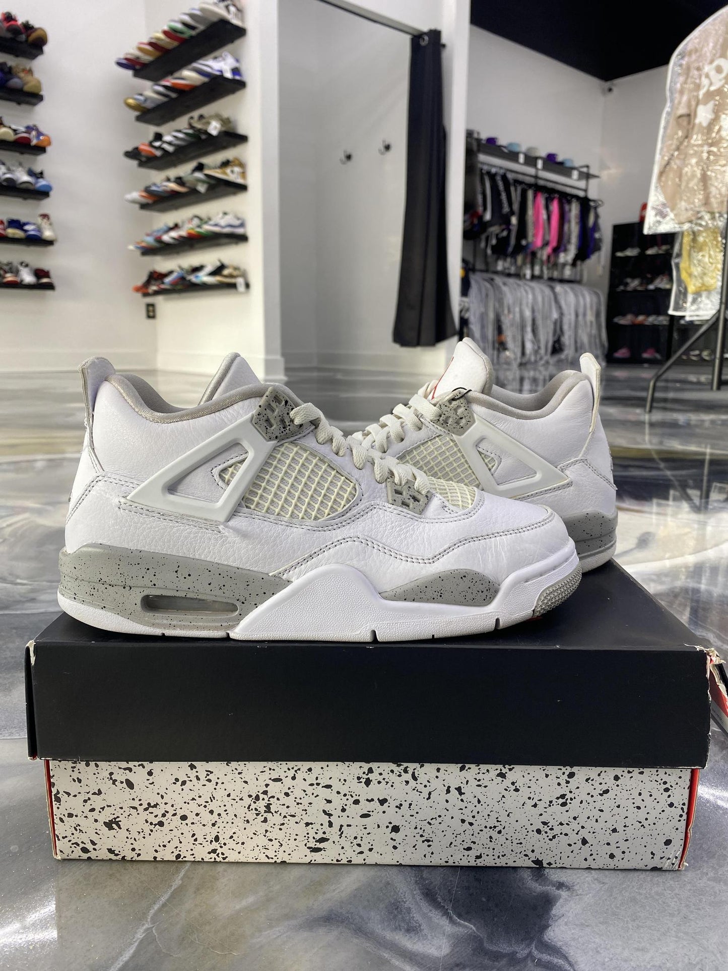 Jordan 4 "White Oreo" Used Size 7Y/8.5W