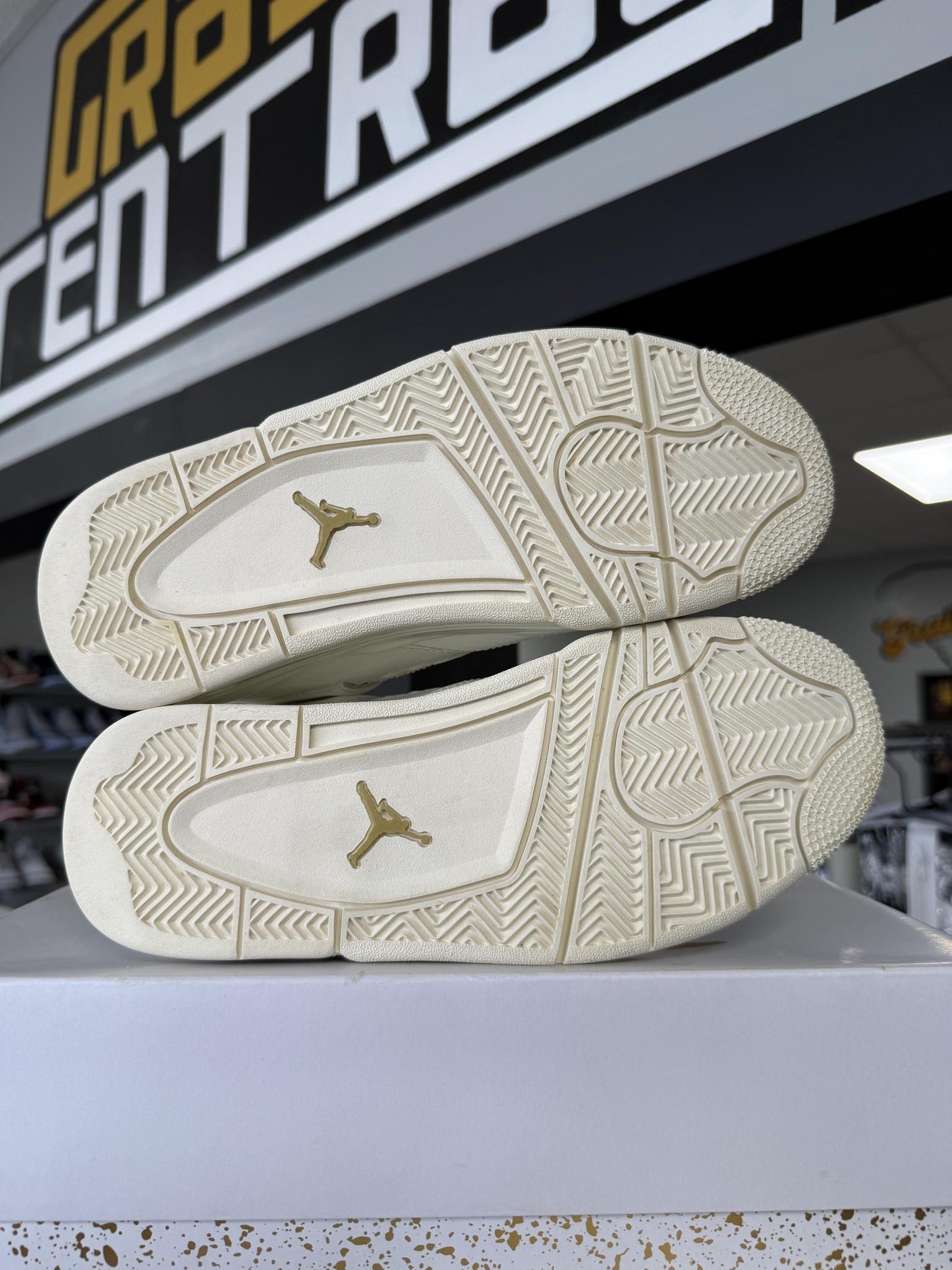 Jordan 4 "Metallic Gold" Used 7Y/8.5W