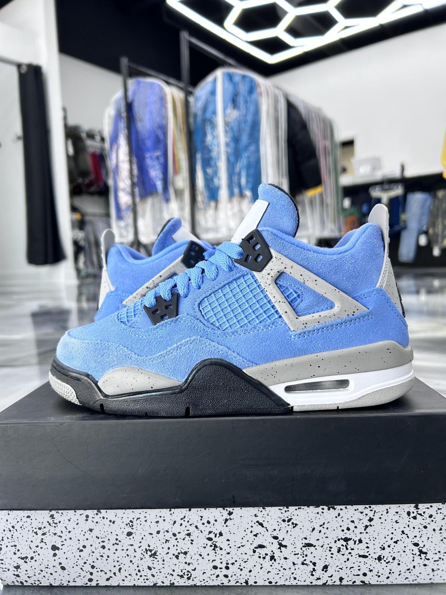Jordan 4 University Blue Used Size 5Y/6.5W