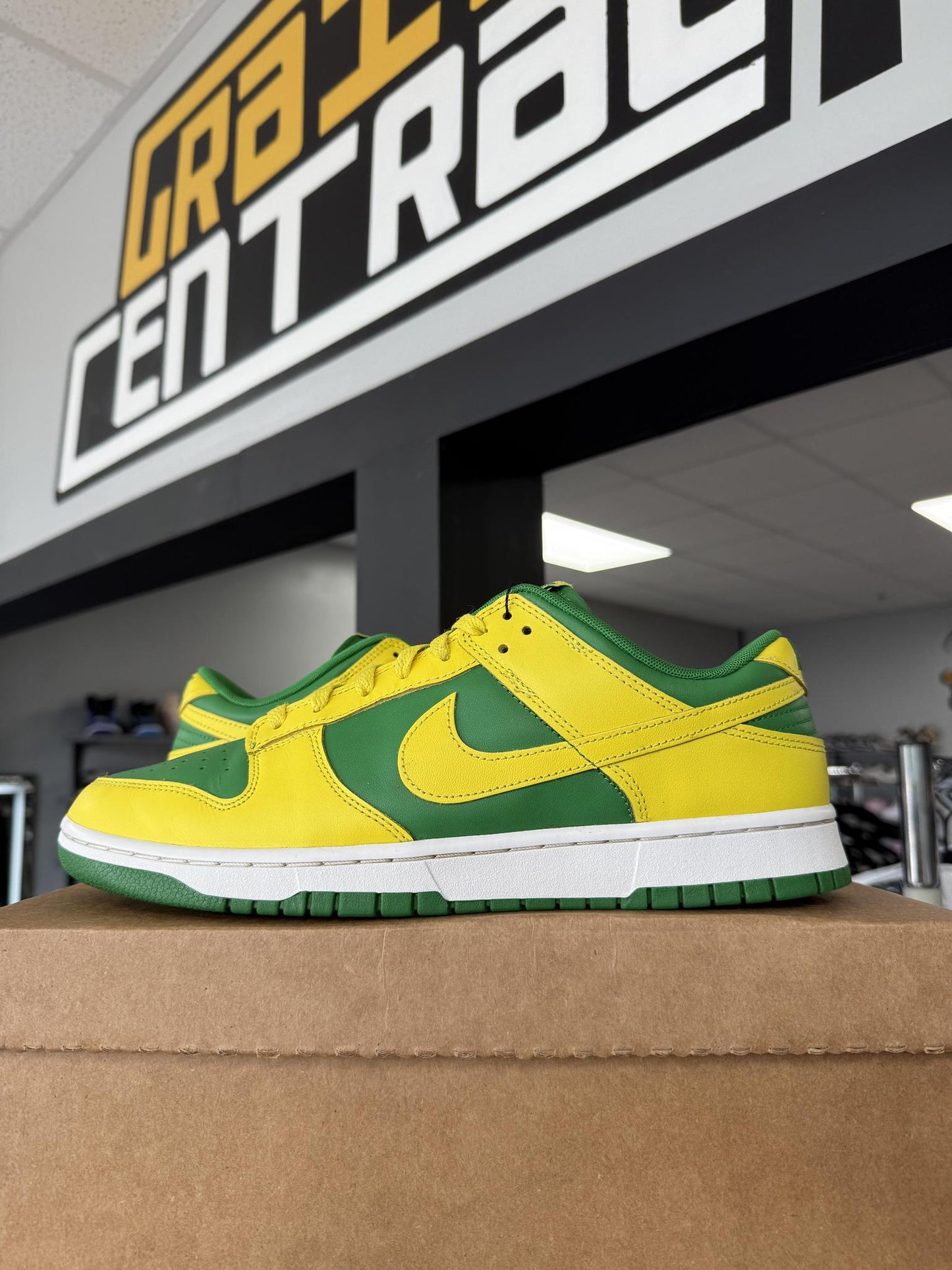 Nike Dunk Low "Reverse Brazil" Used Size 12