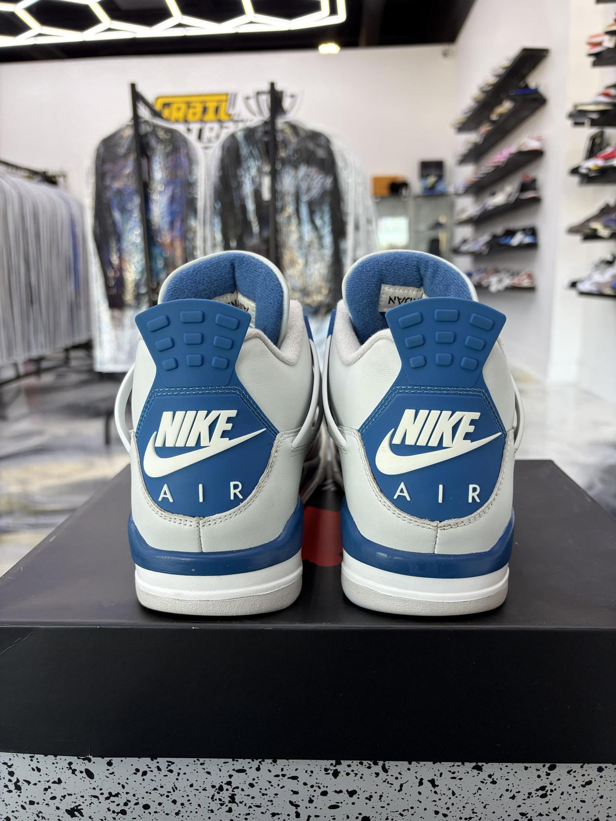 Jordan 4 "Military Blue" Used Size 9
