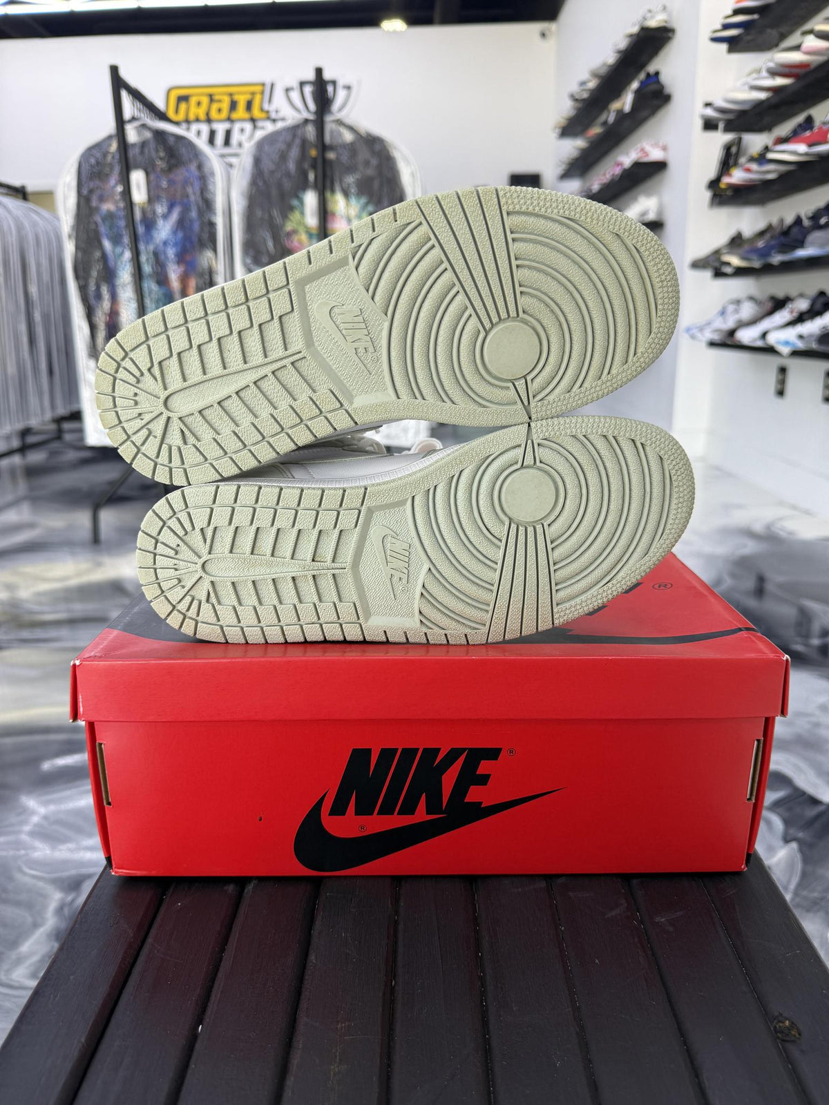 Jordan 1 "Seafoam" Used Size 7Y/8.5W