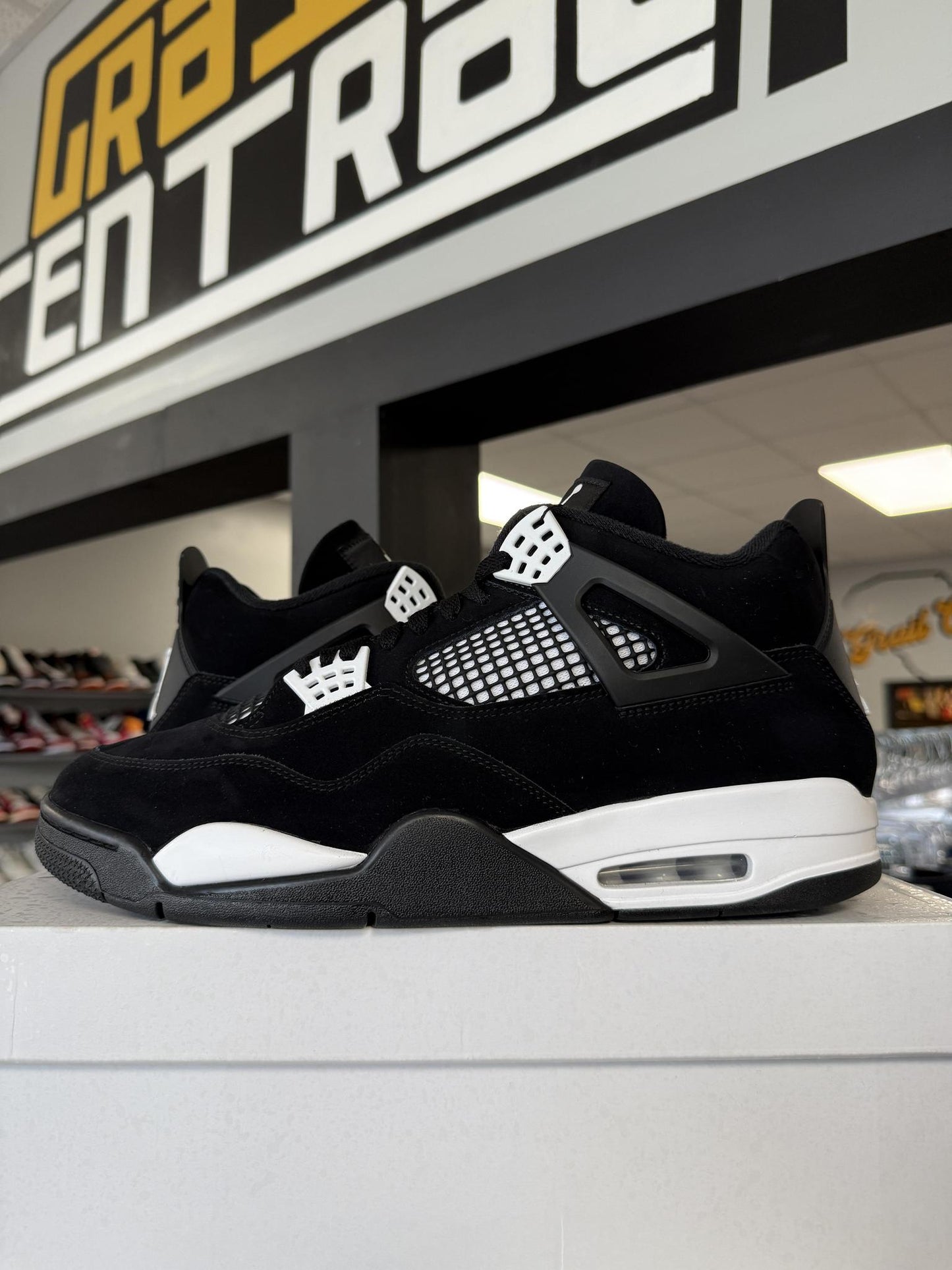Jordan 4 "White Thunder" used Size 13