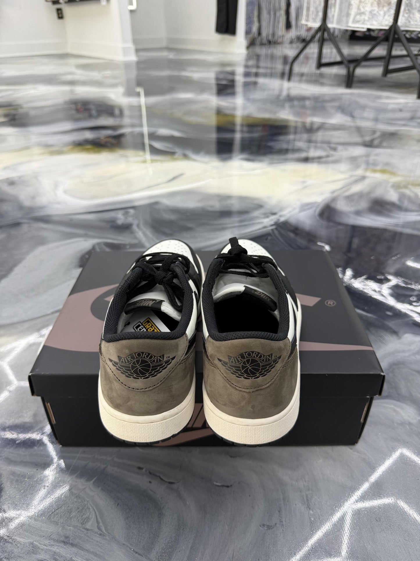 Jordan 1 Low "Mocha" Used Size 9.5