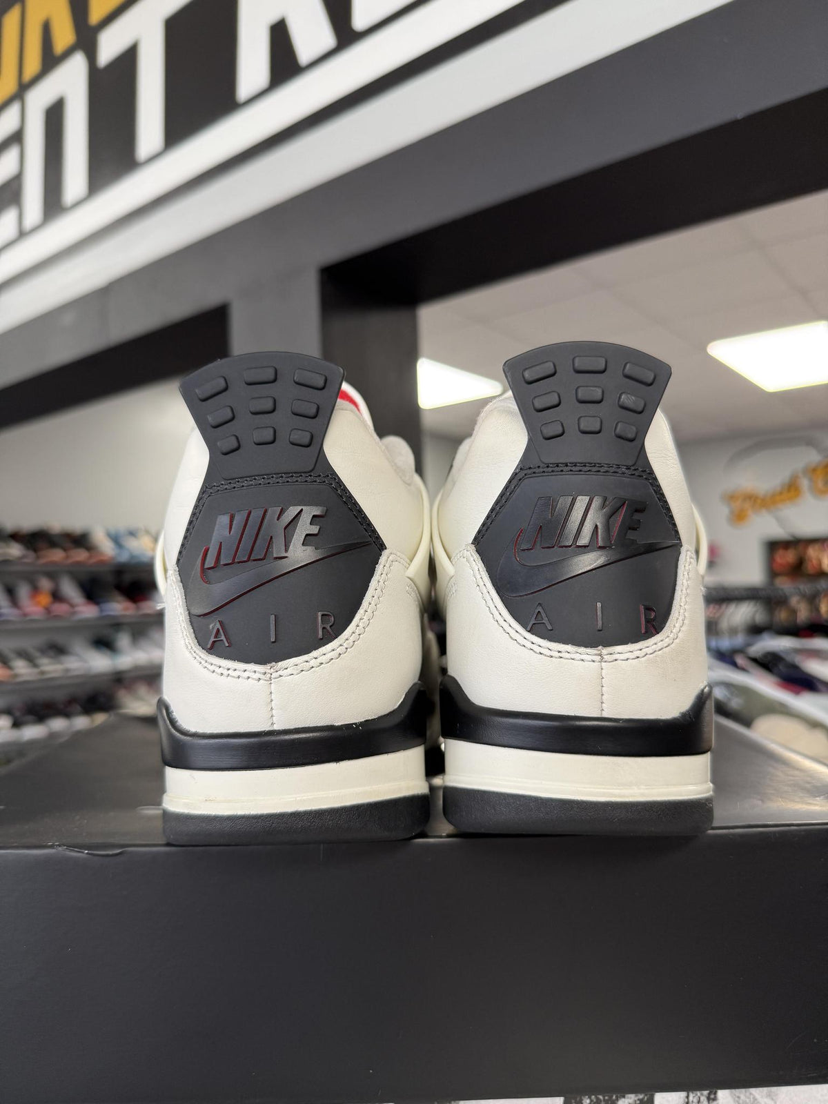 Jordan 4 "Flight Club" Used Size 9