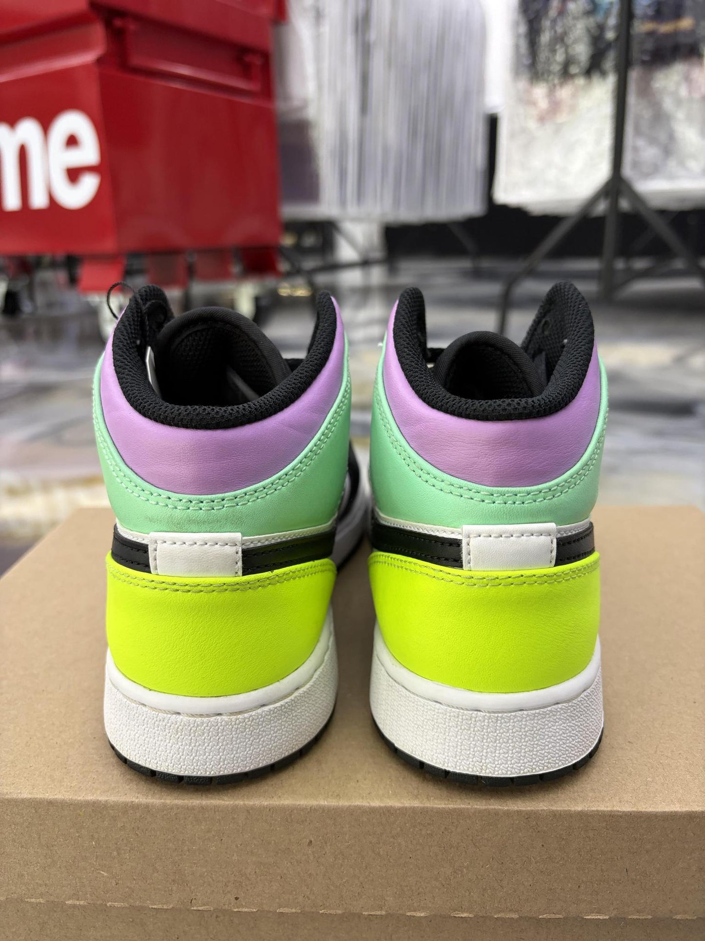 Jordan 1 Mid "Pastel Black Toe" Used Size 5.5Y/7W