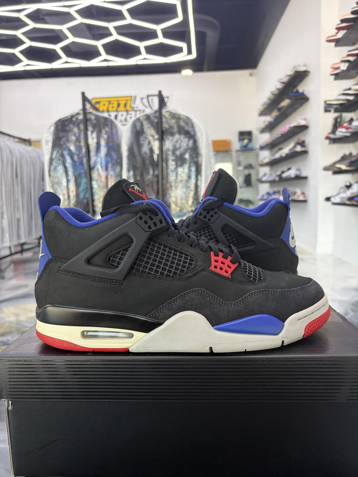 Jordan 4 "Rare Air" Used Size 10.5