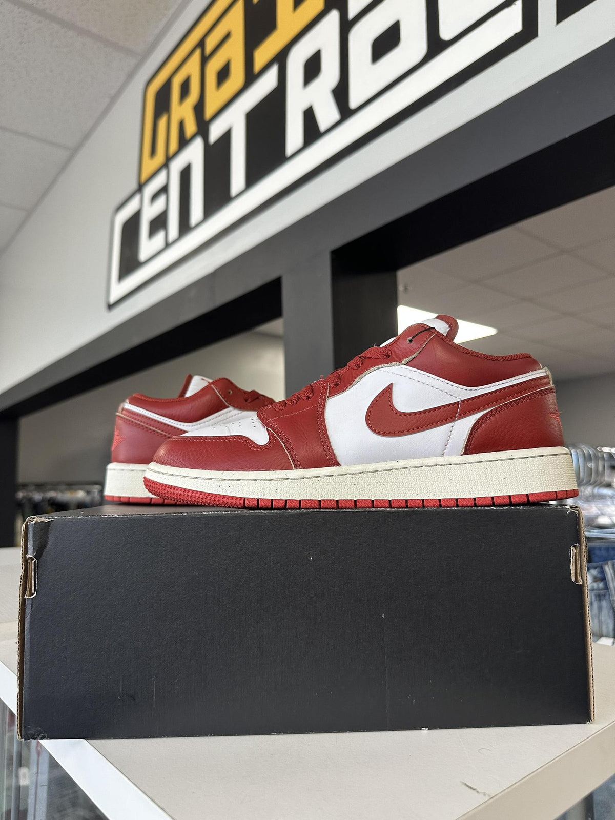 Jordan 1 Low Dune Red Used