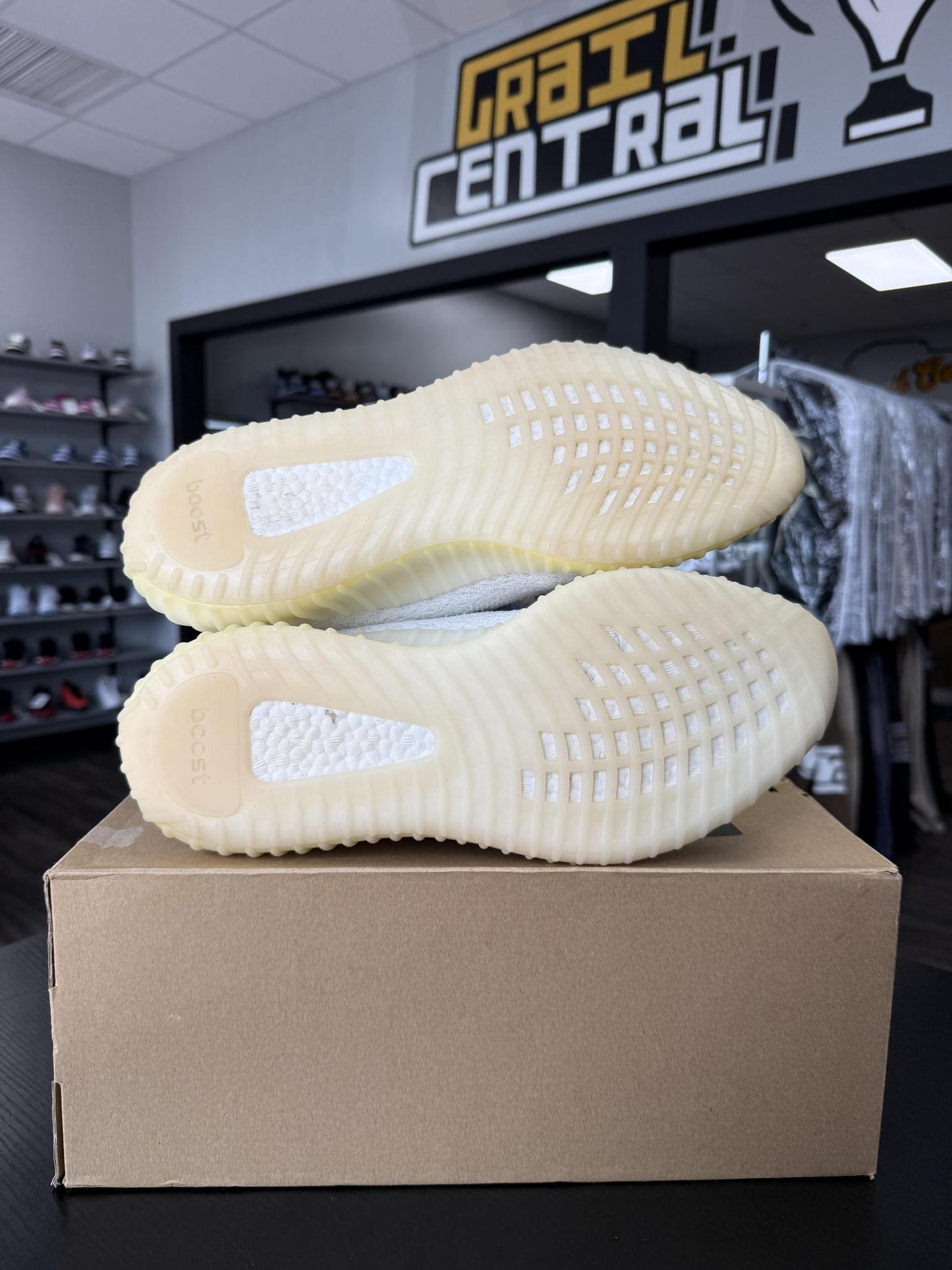Yeezy 350 V2 "Cream" Used Size 11.5