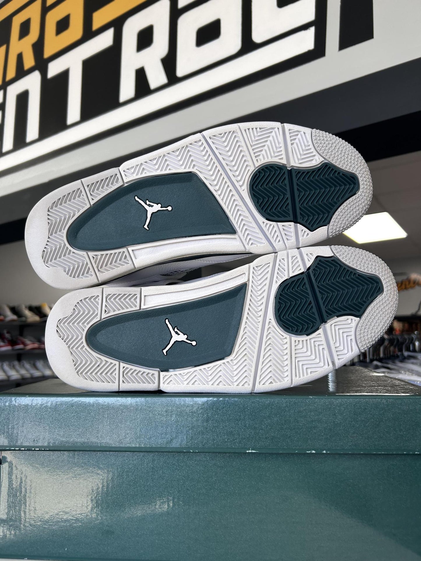 Jordan 4 "Oxidized Green" Used Size 10.5