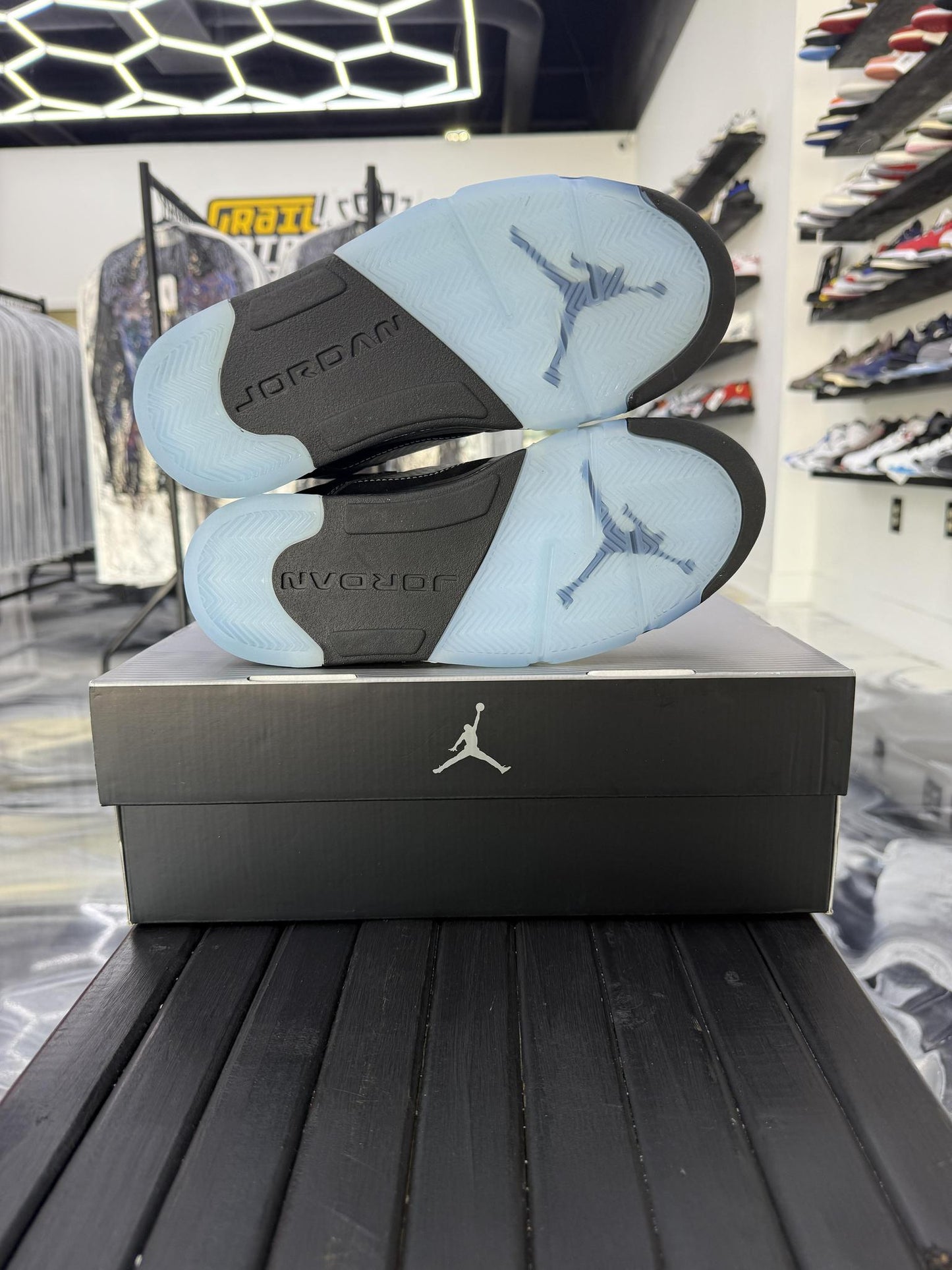 Jordan 5 "University Blue" Used Size 8