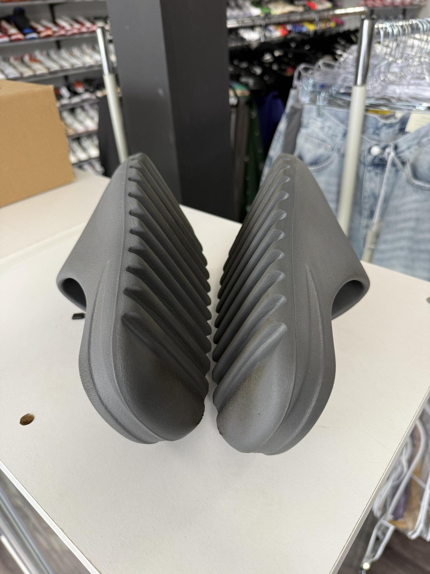 Yeezy Slide "Slate Grey" Used Size 8