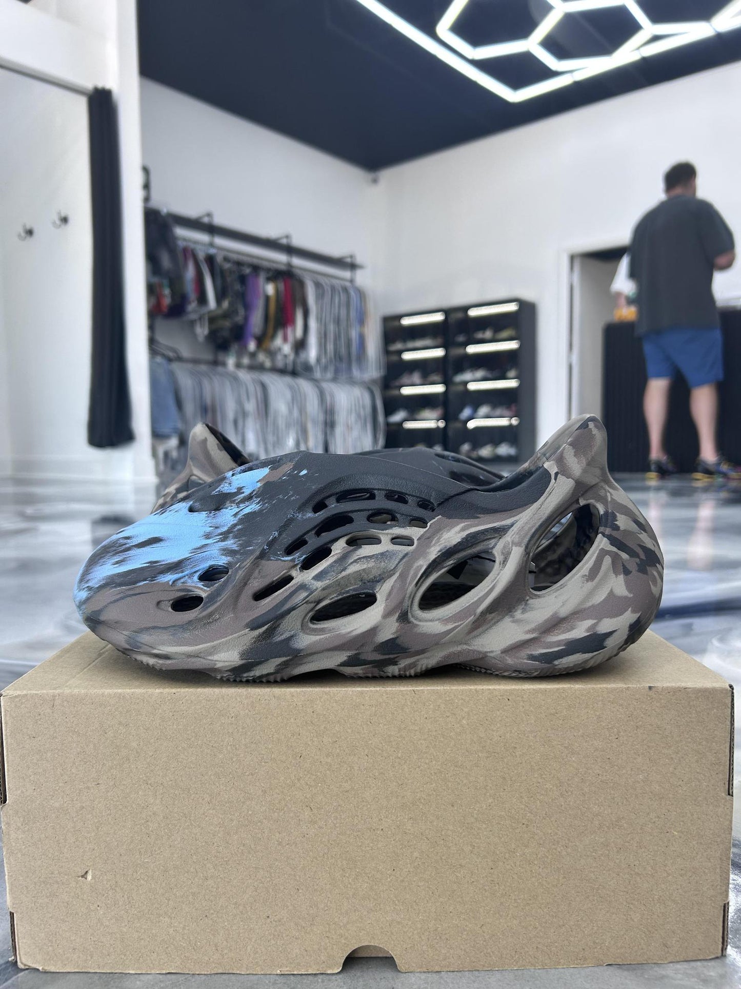 Yeezy Foam RNNR "MX Cinder" Used Size 9