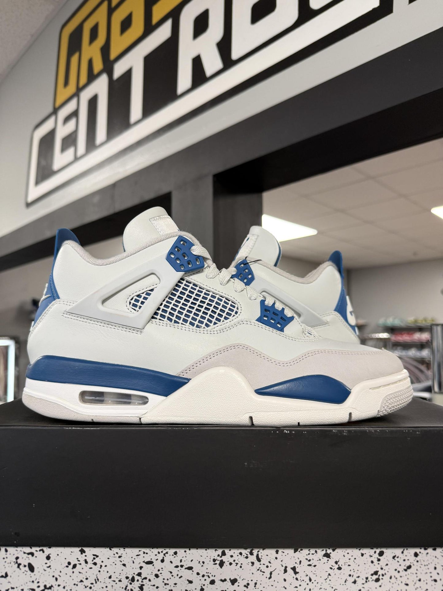 Jordan 4 "Military Blue" Used Size 11