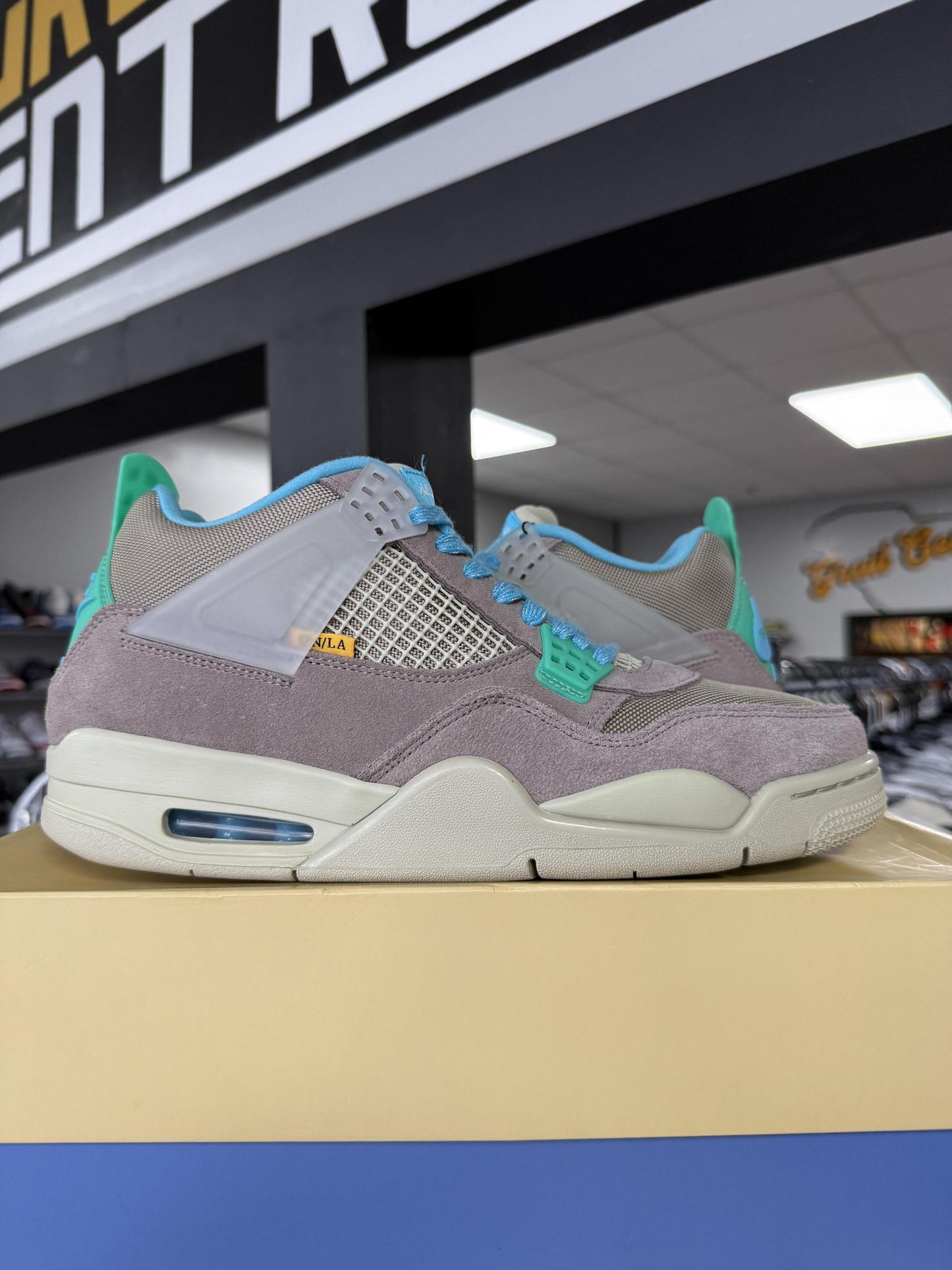 Jordan 4 Union "Taupe Haze" Used Size 11