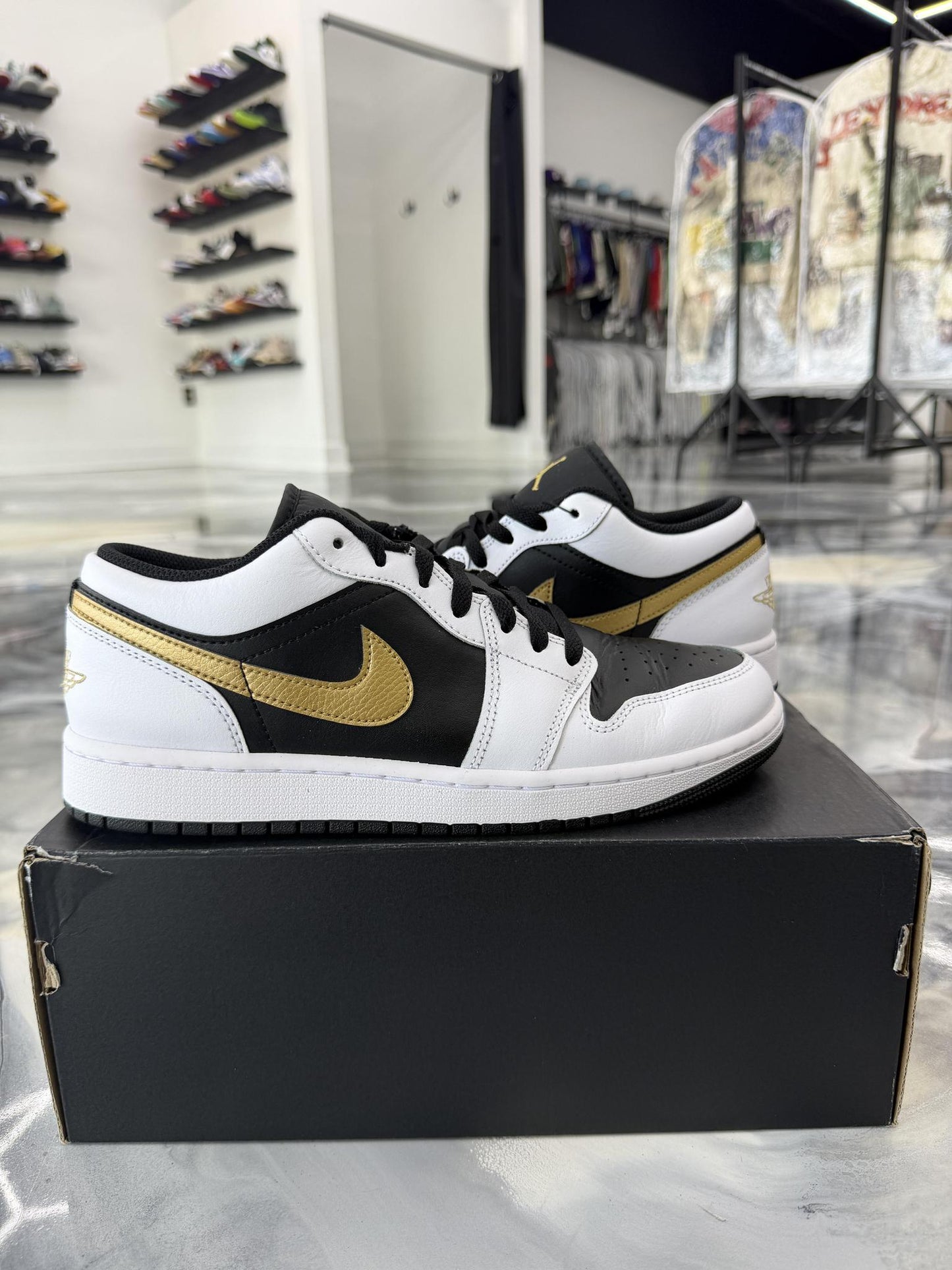 Jordan 1 Low "Black White Gold" Used Size 9