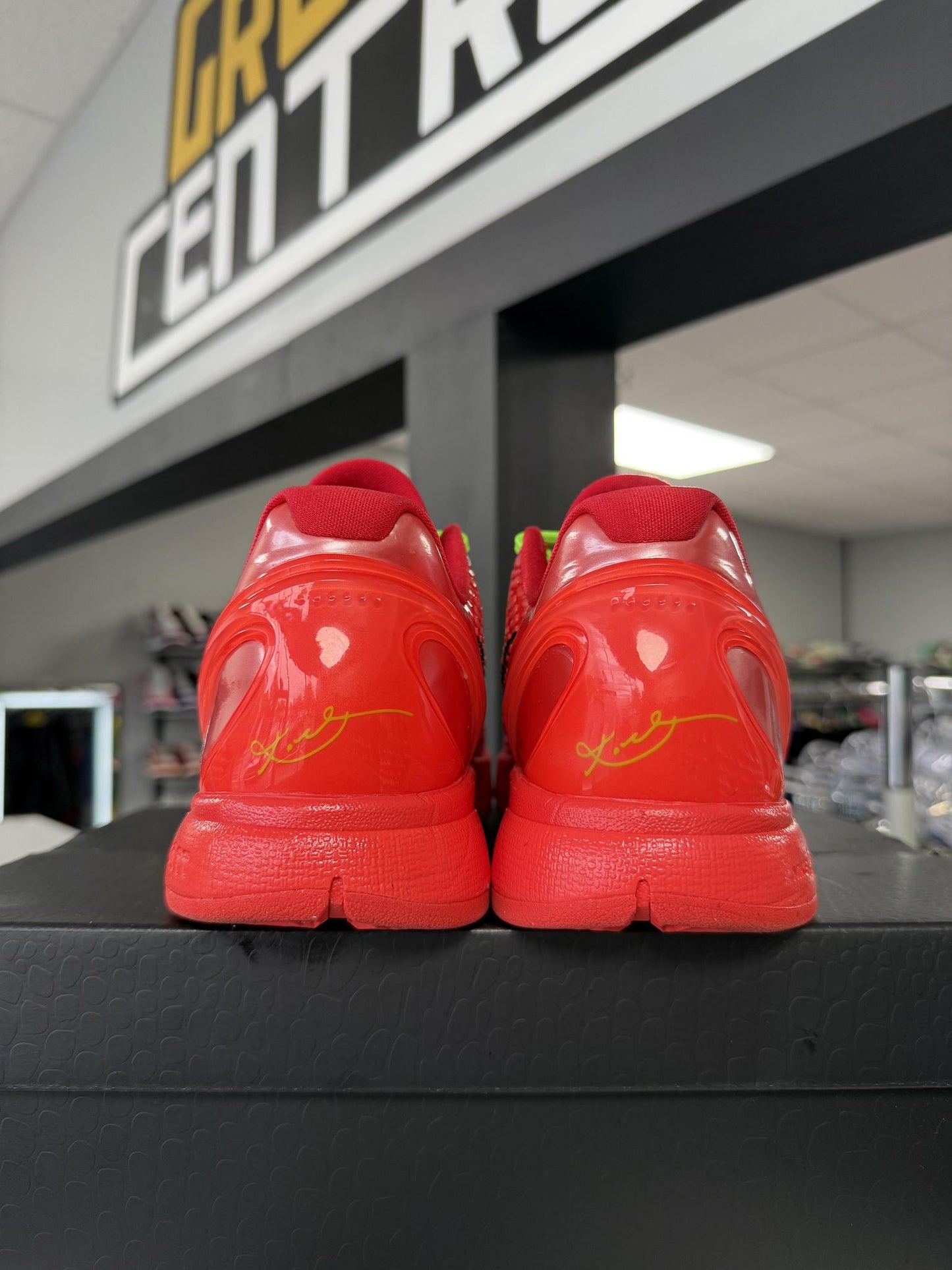 Kobe 6 "Reverse Grinch" Used Size 10