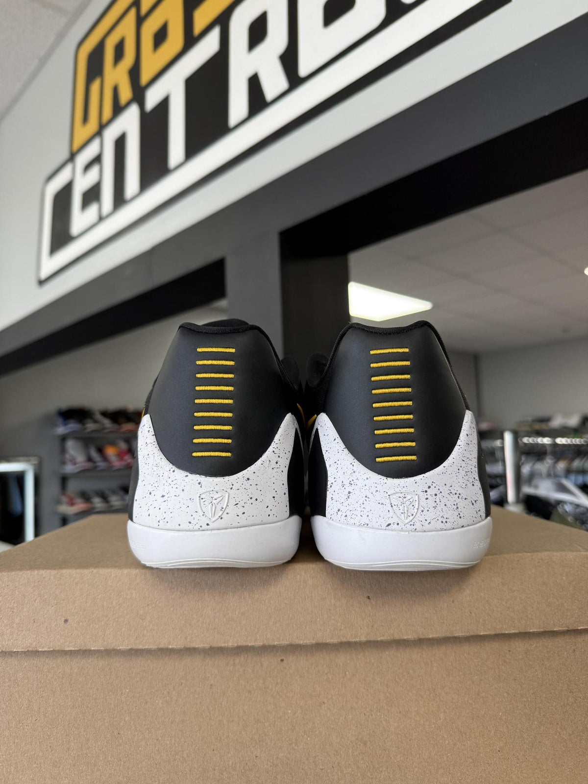 Nike Kobe 9 Low Protro "Black University Gold" Used Size 11.5