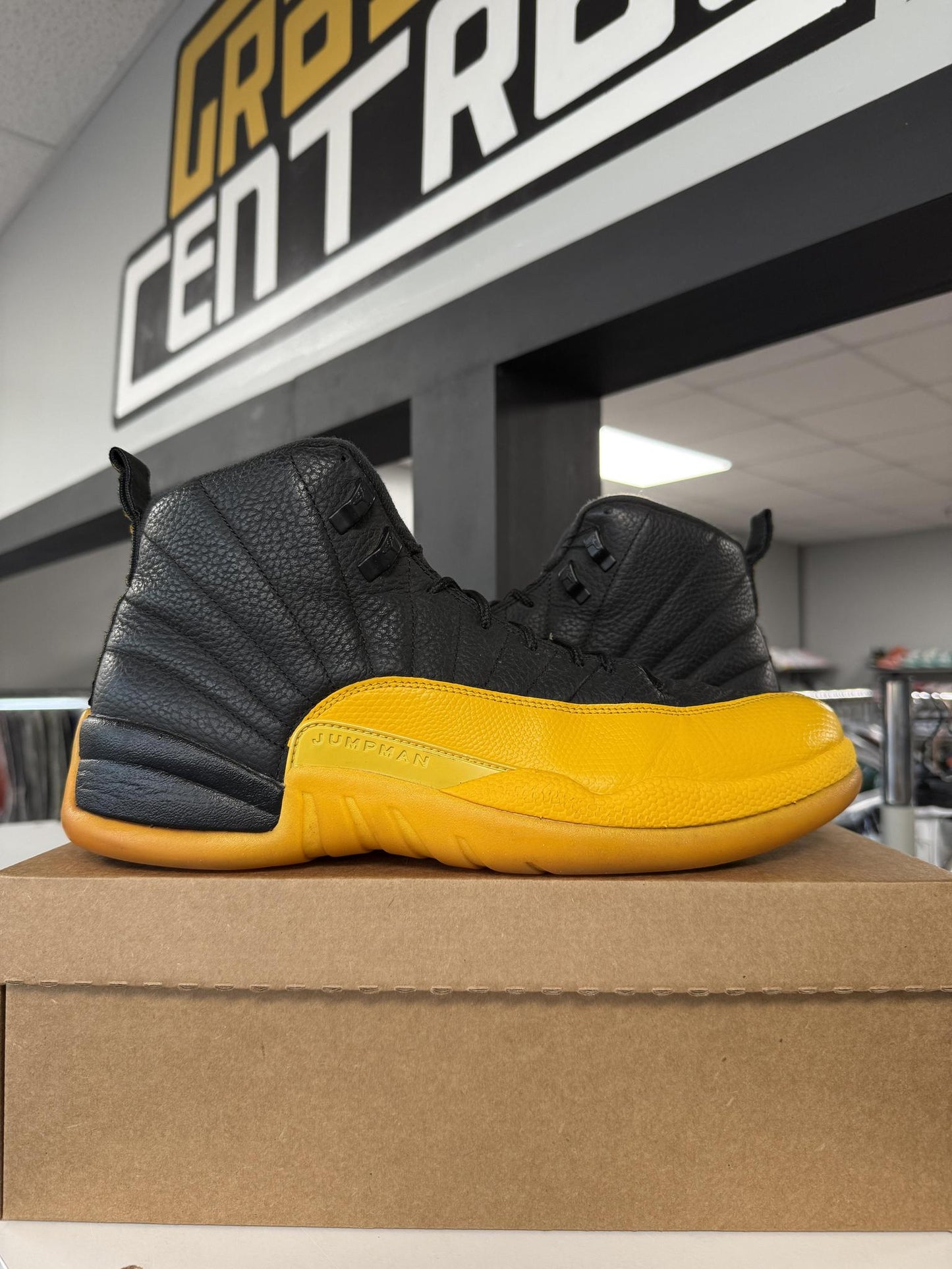 Jordan 12 "University Gold" Used Size 13