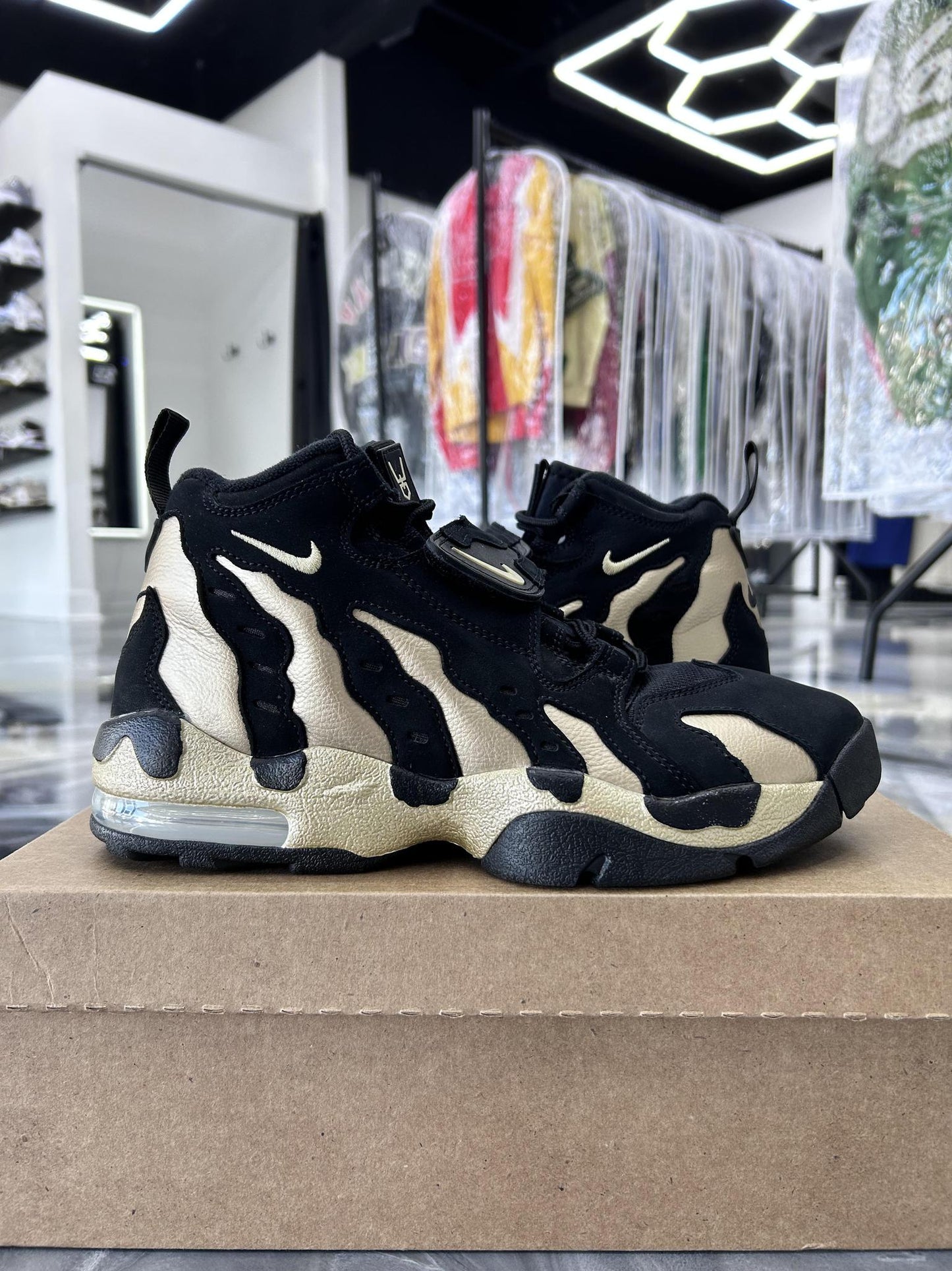 Nike Air DT Max '96 "Black Gold" Used Size 9